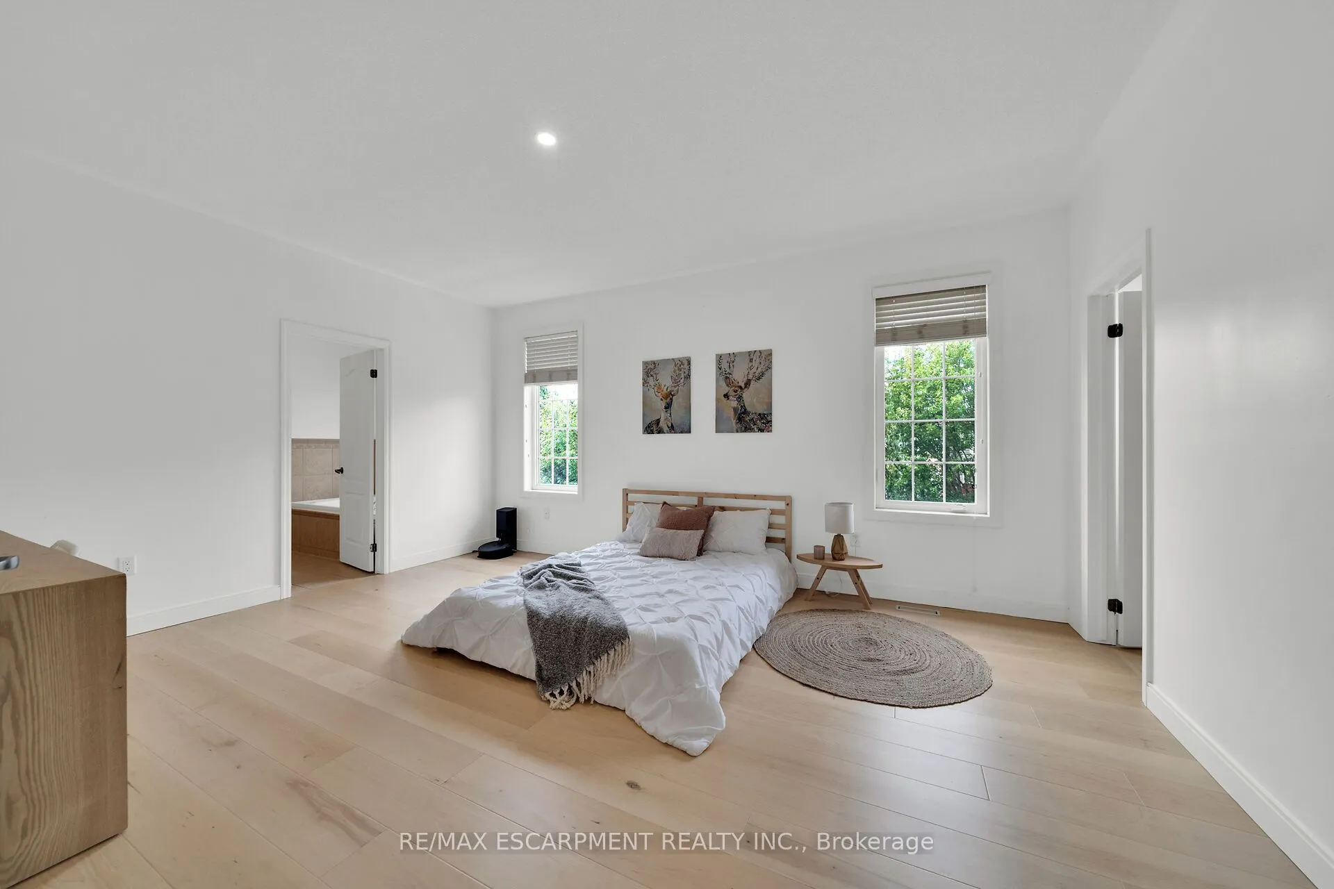 48 Montreal Circle