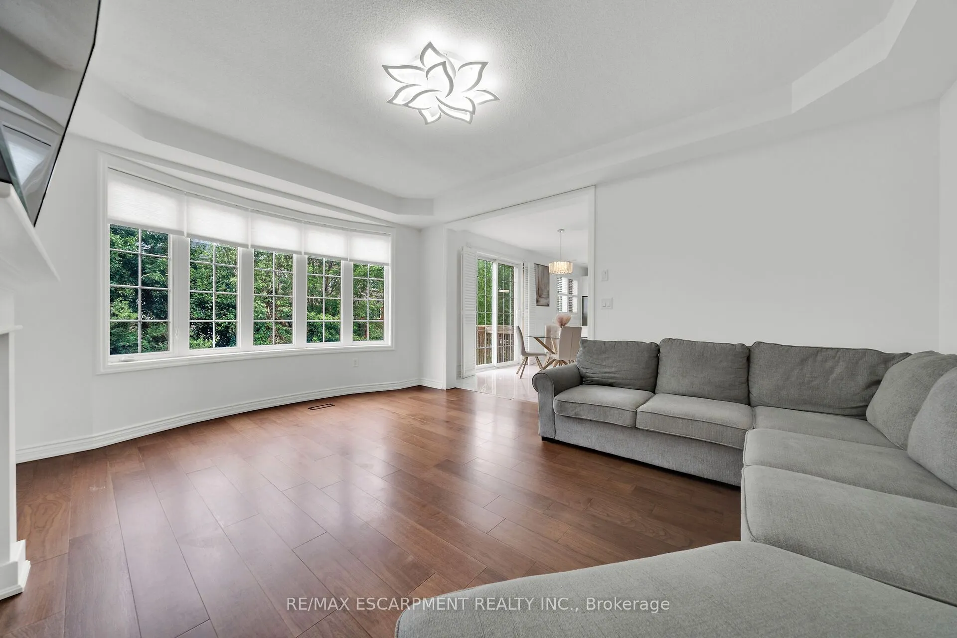 48 Montreal Circle