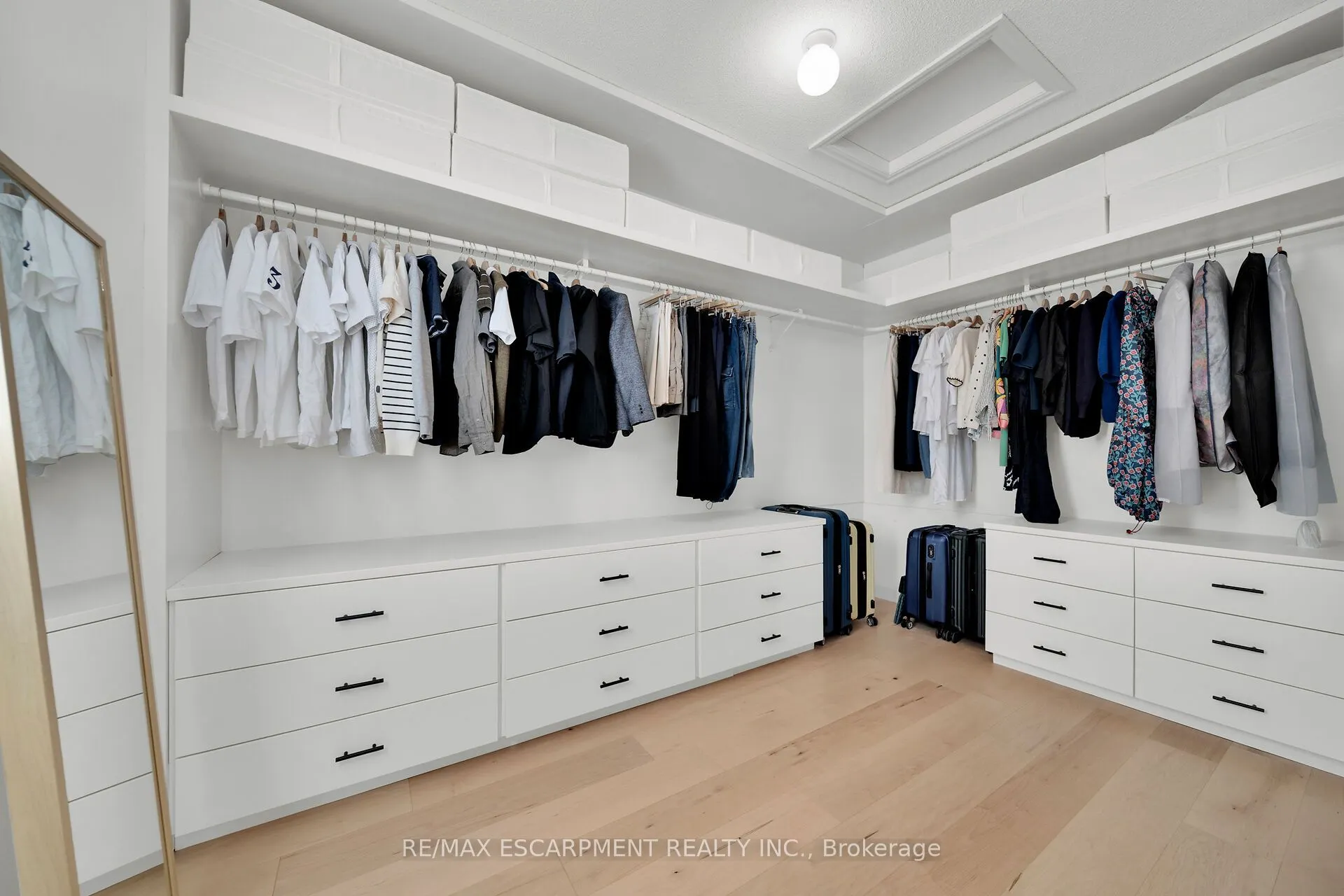 48 Montreal Circle