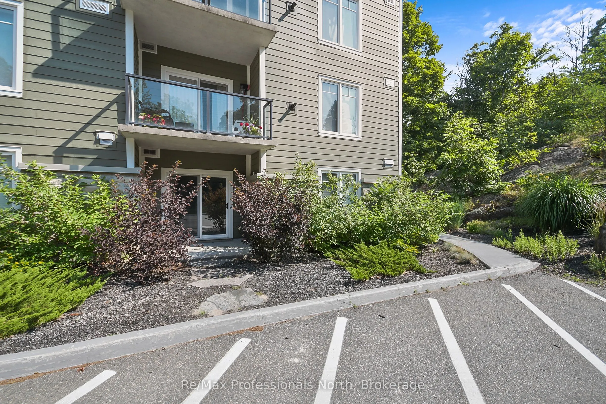 391 JAMES Street W, #108