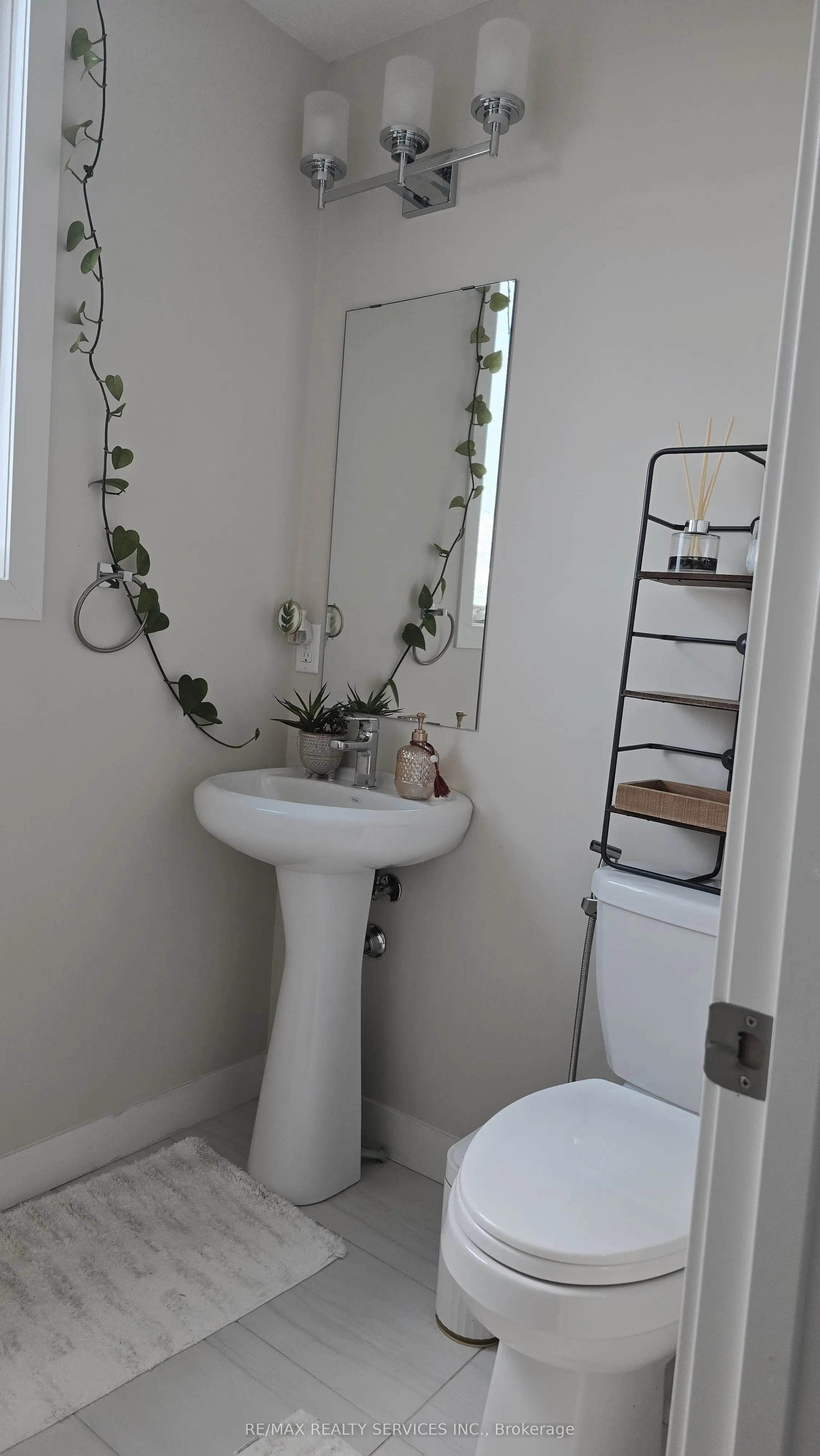 895 Sarnia Road, #895