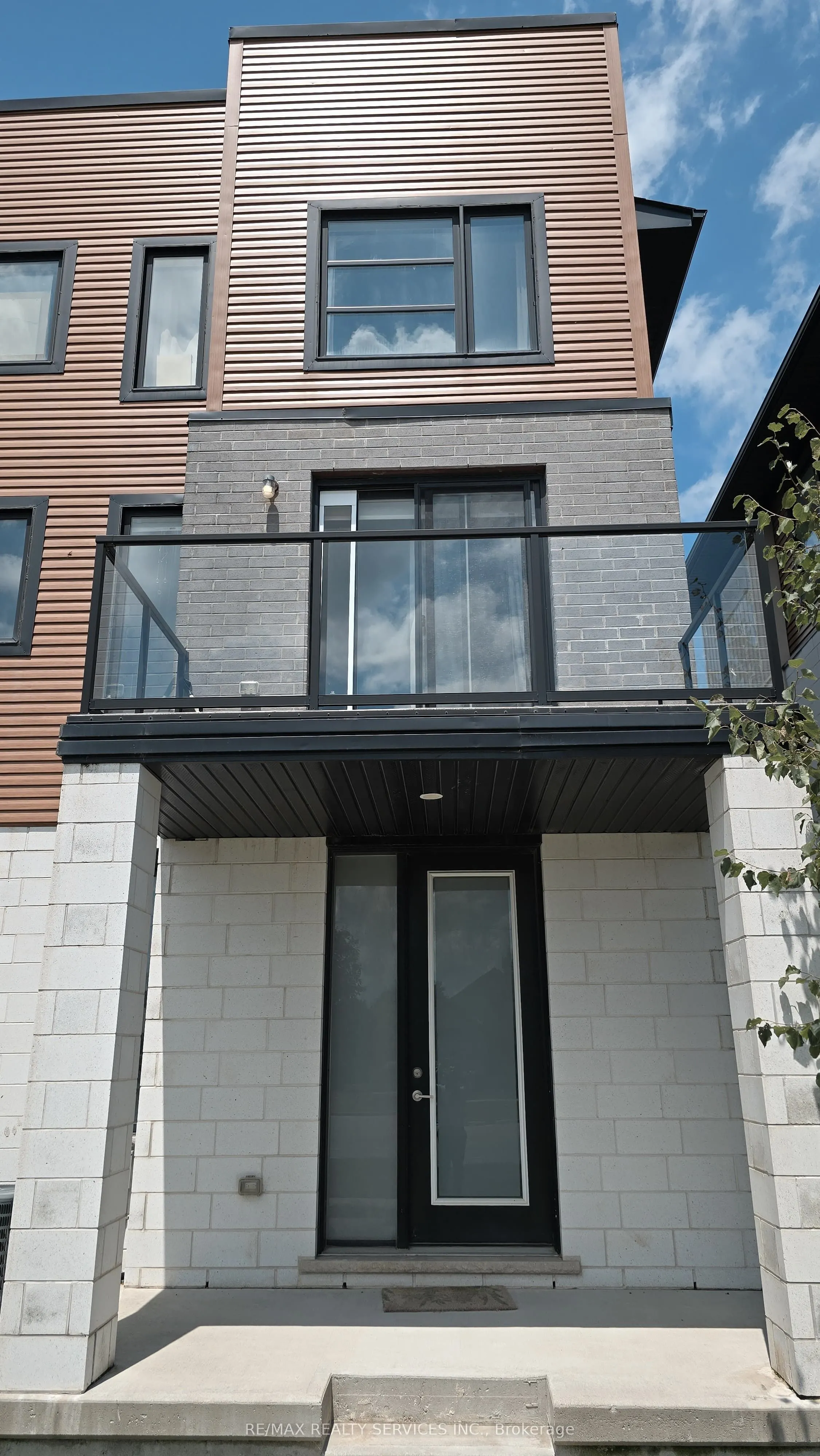 895 Sarnia Road, #895