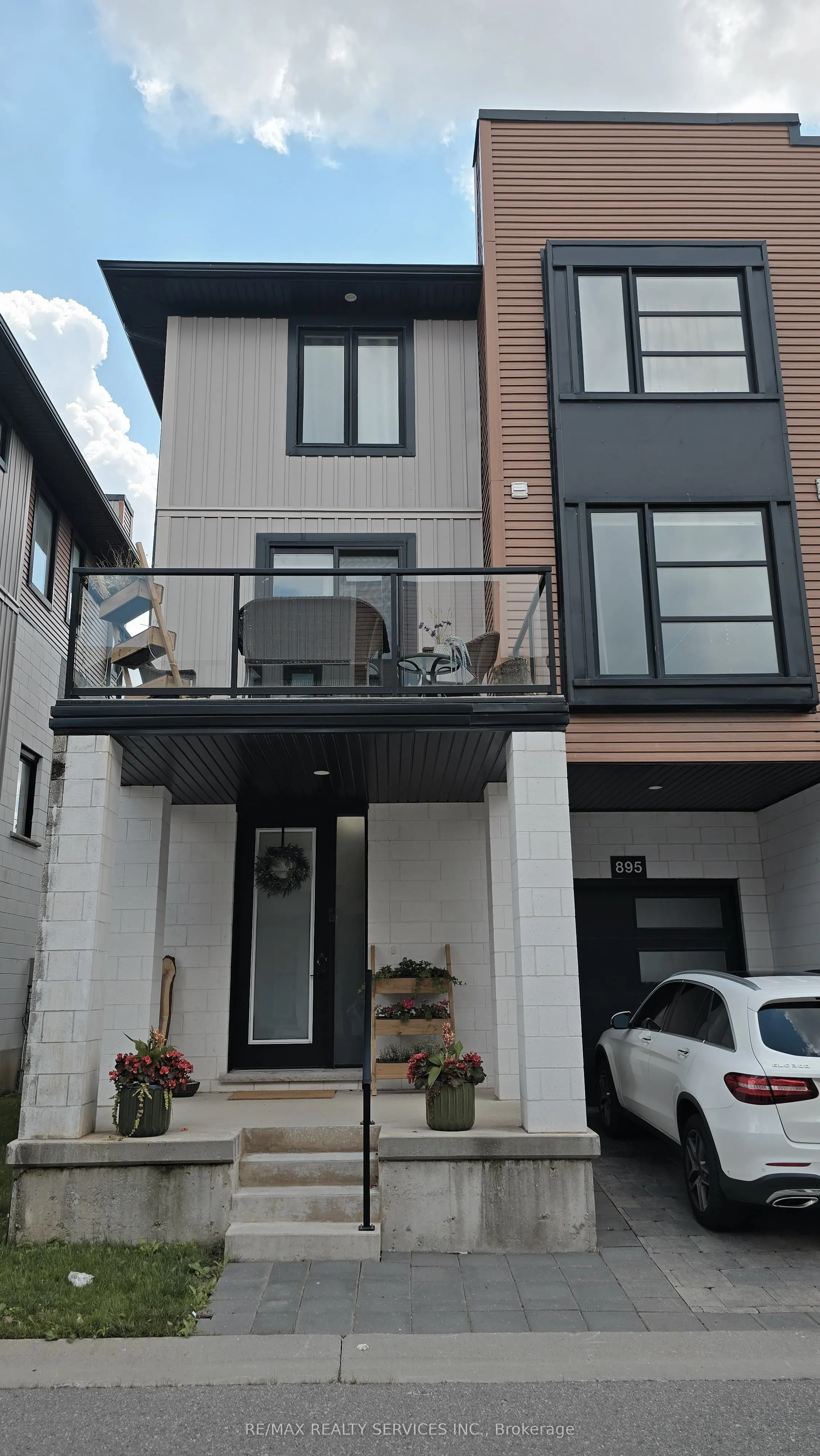 895 Sarnia Road, #895