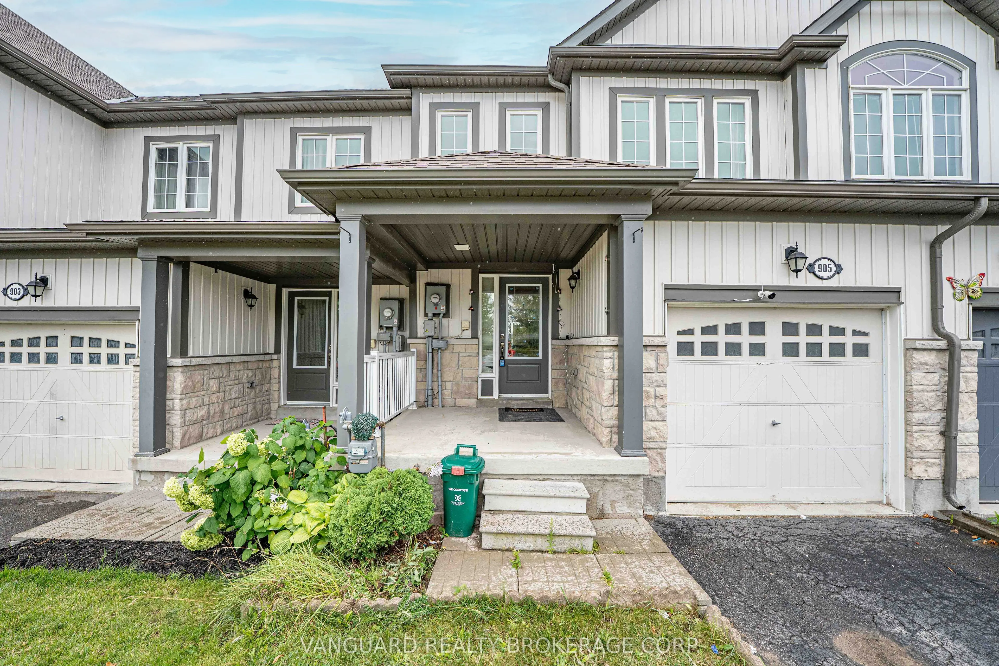 905 Cook Crescent