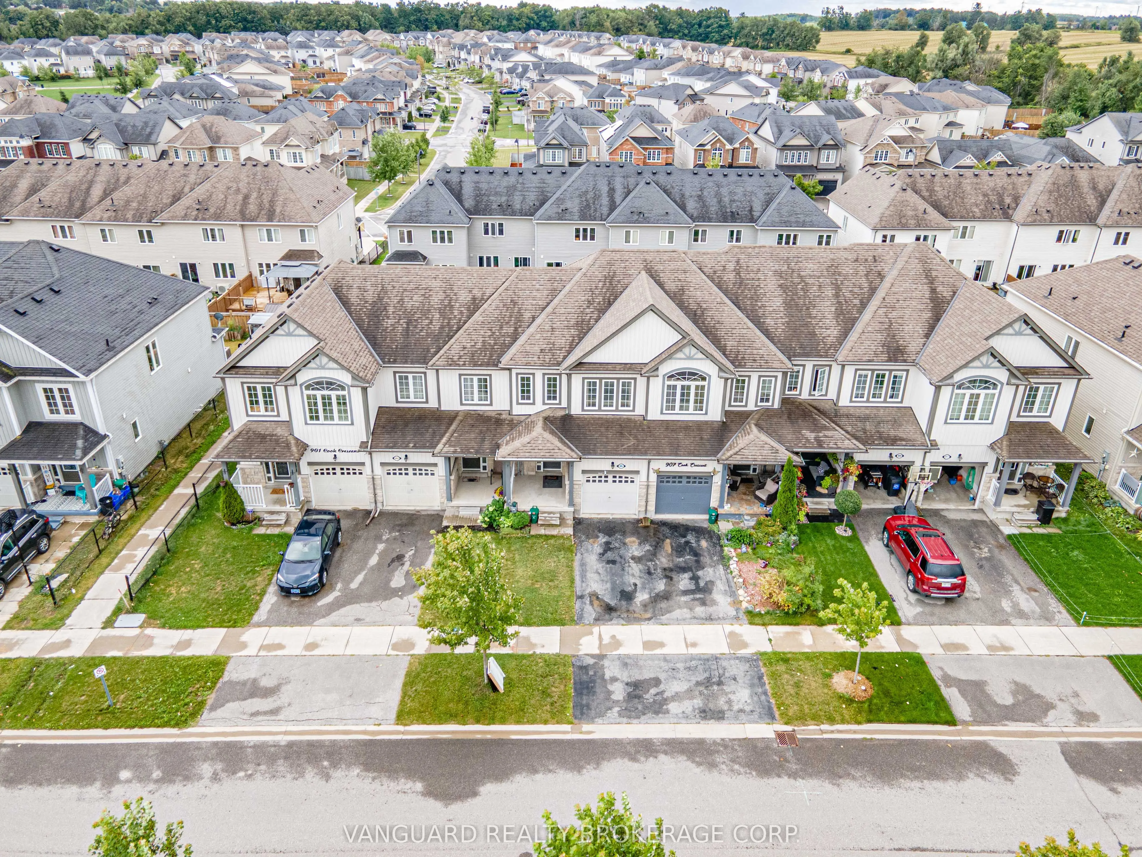 905 Cook Crescent