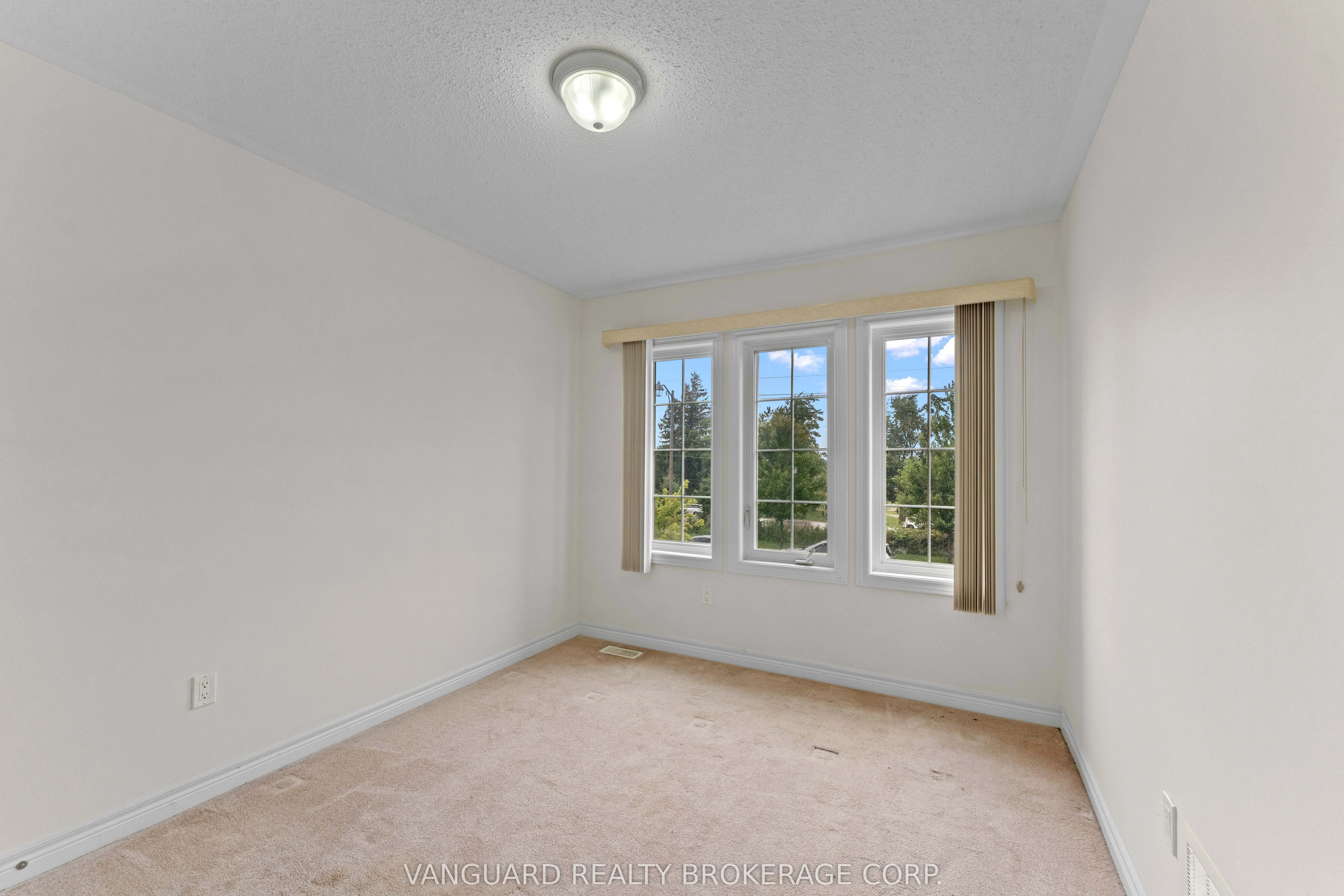 905 Cook Crescent
