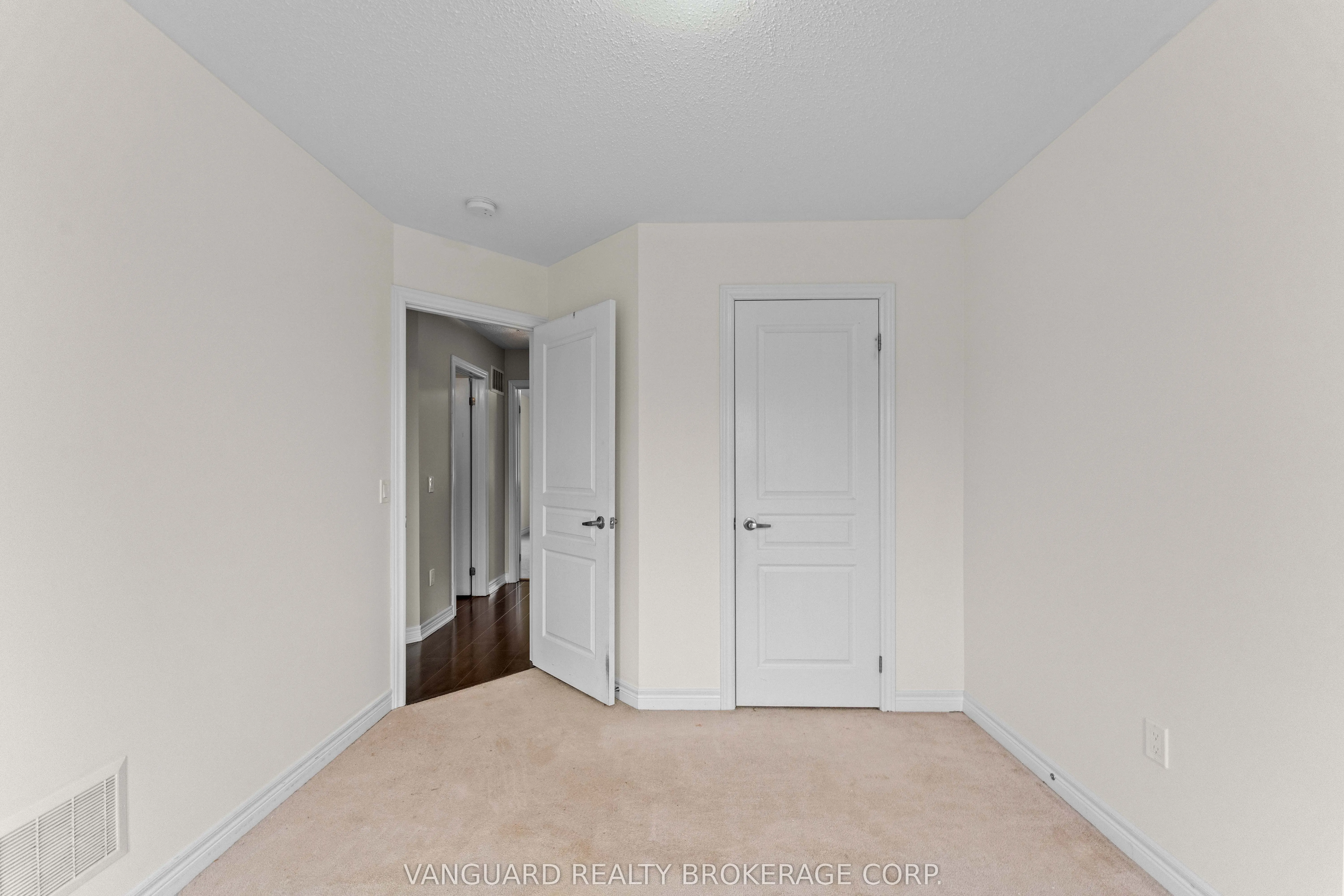 905 Cook Crescent