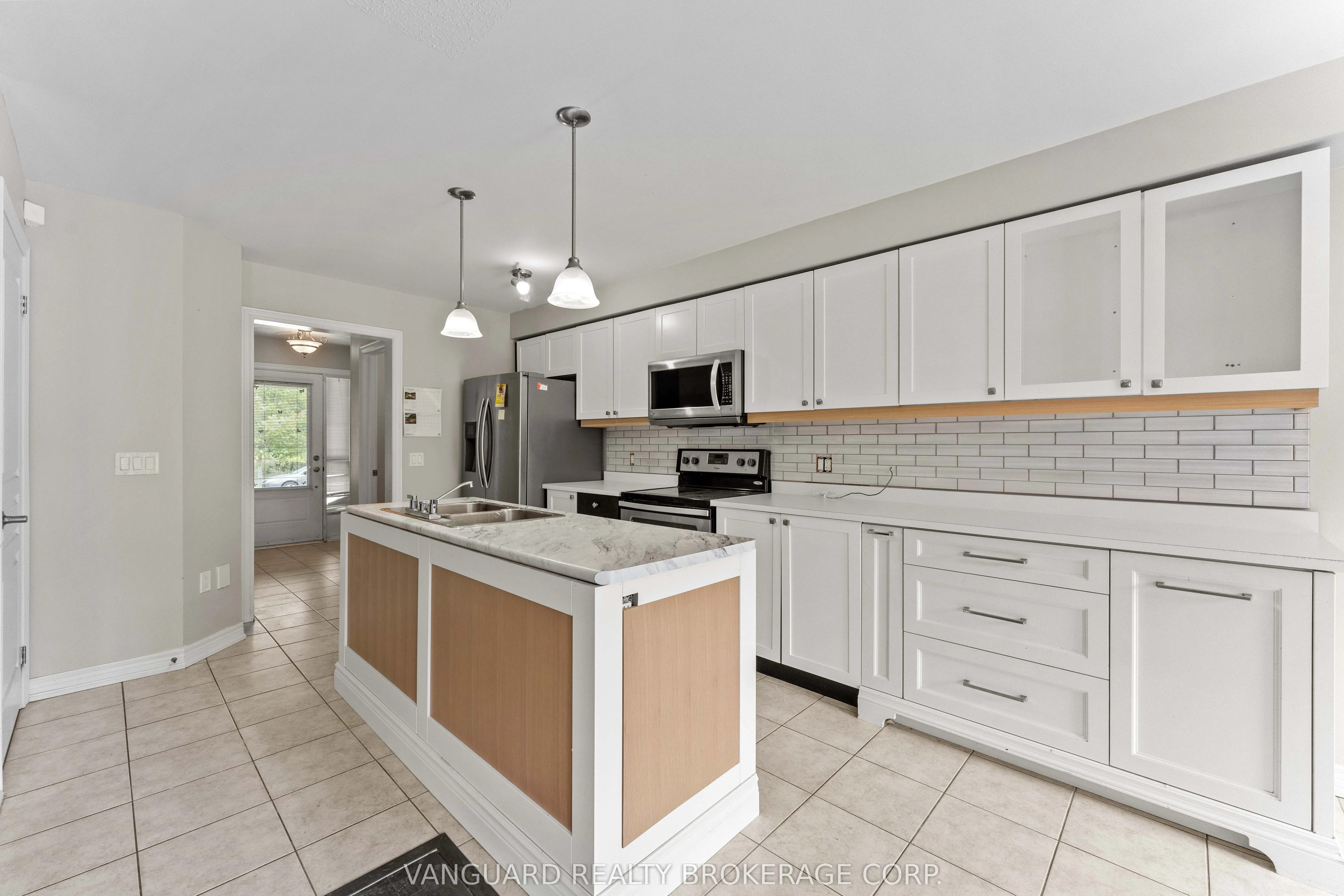 905 Cook Crescent