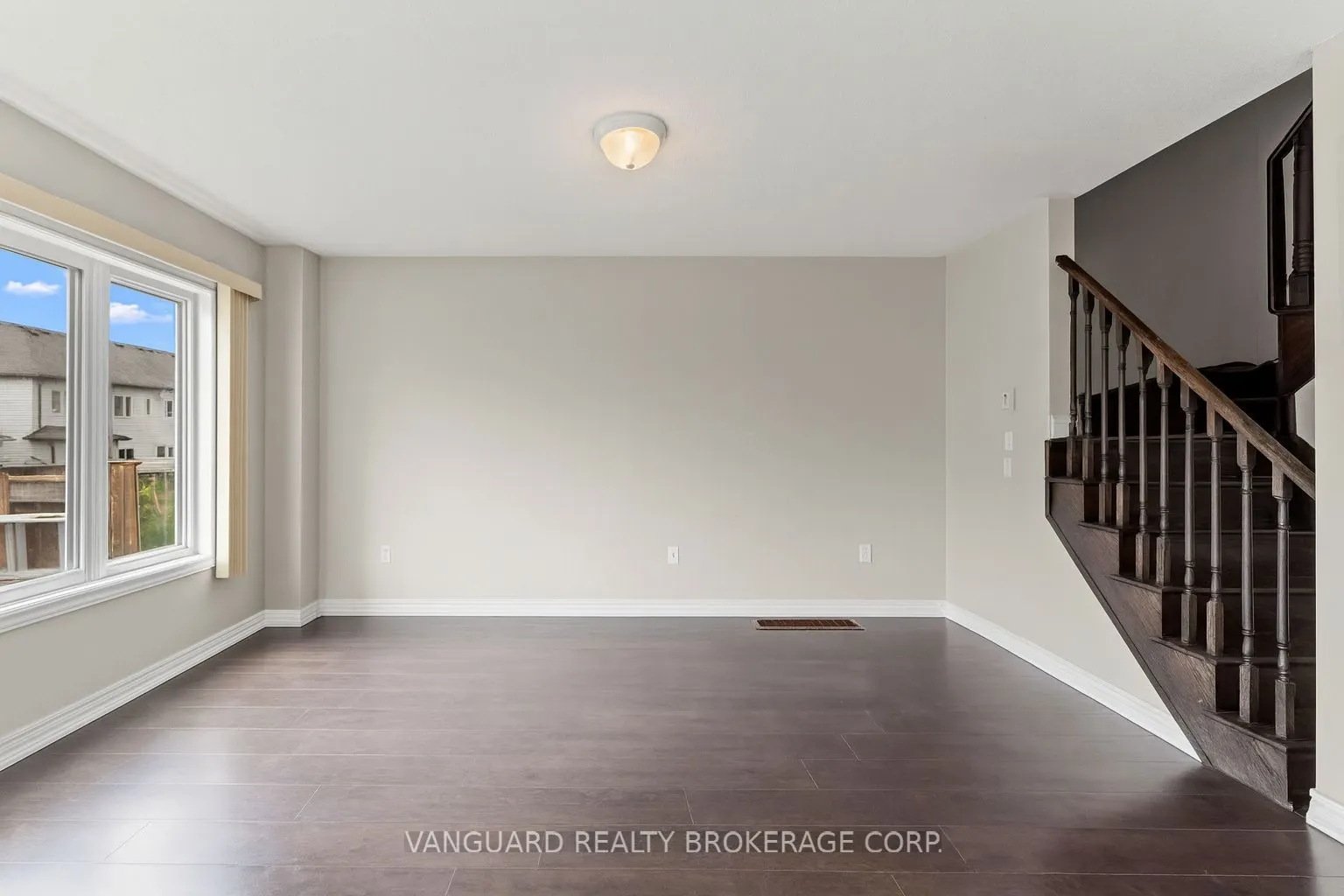 905 Cook Crescent