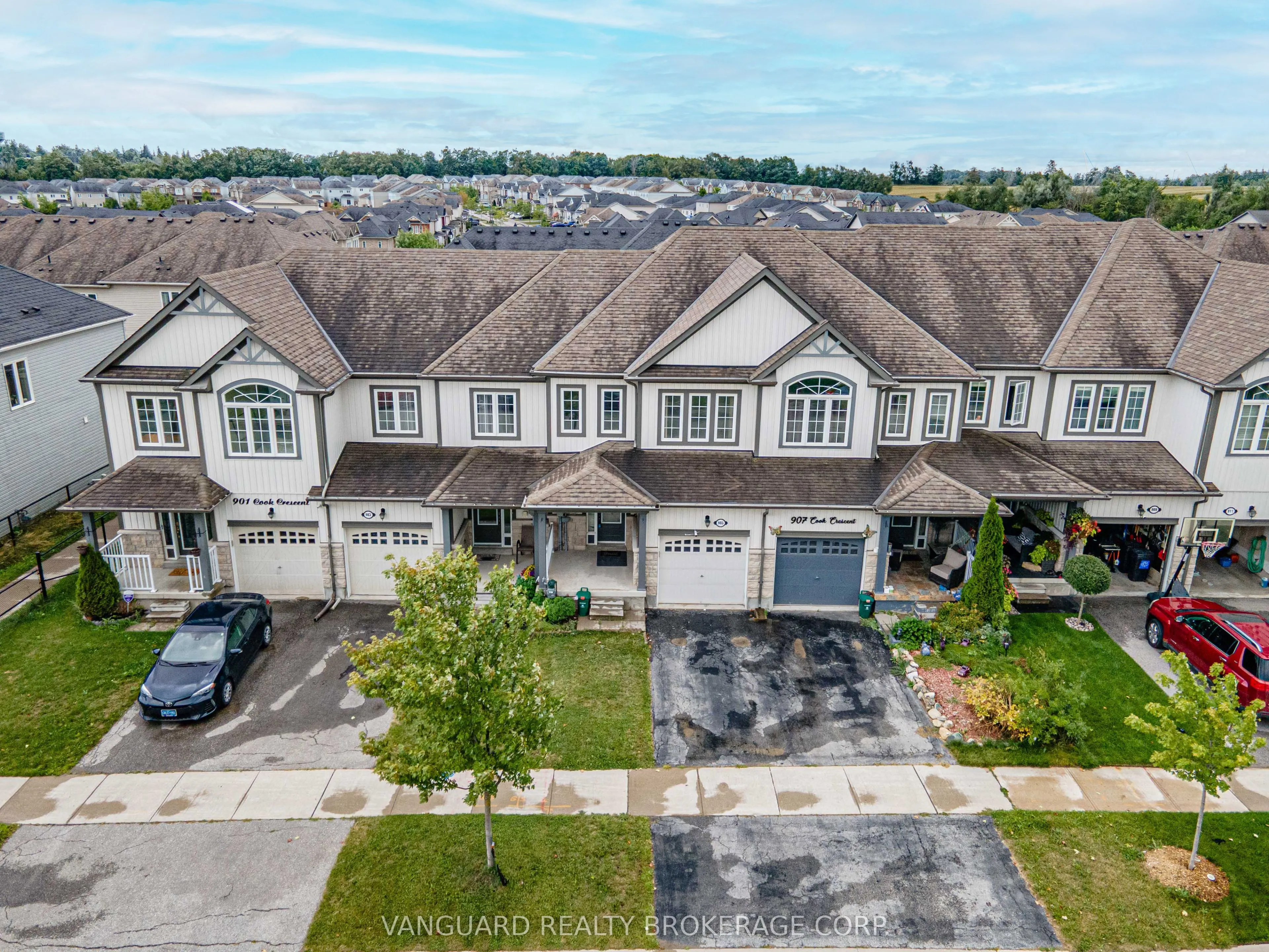 905 Cook Crescent