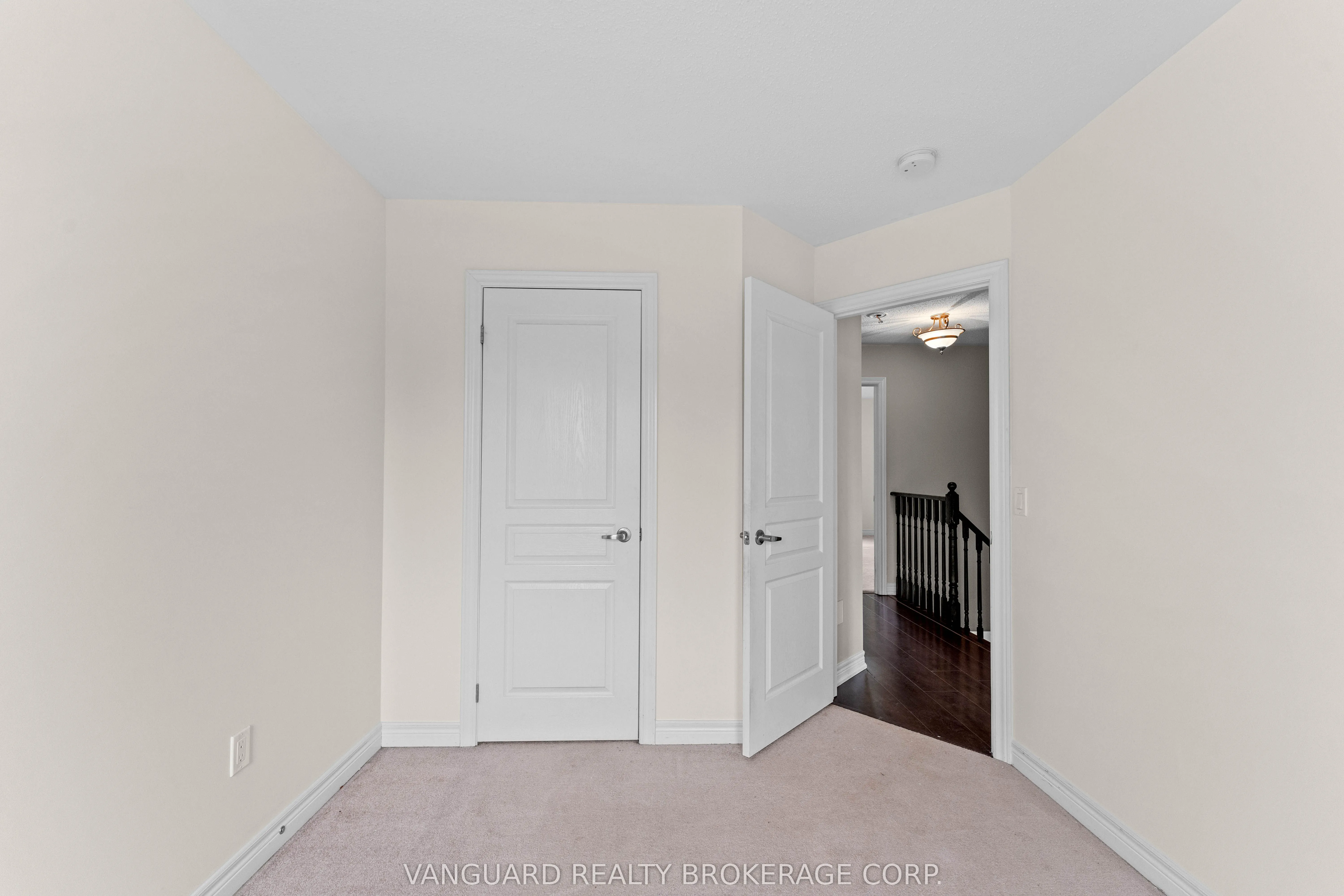 905 Cook Crescent