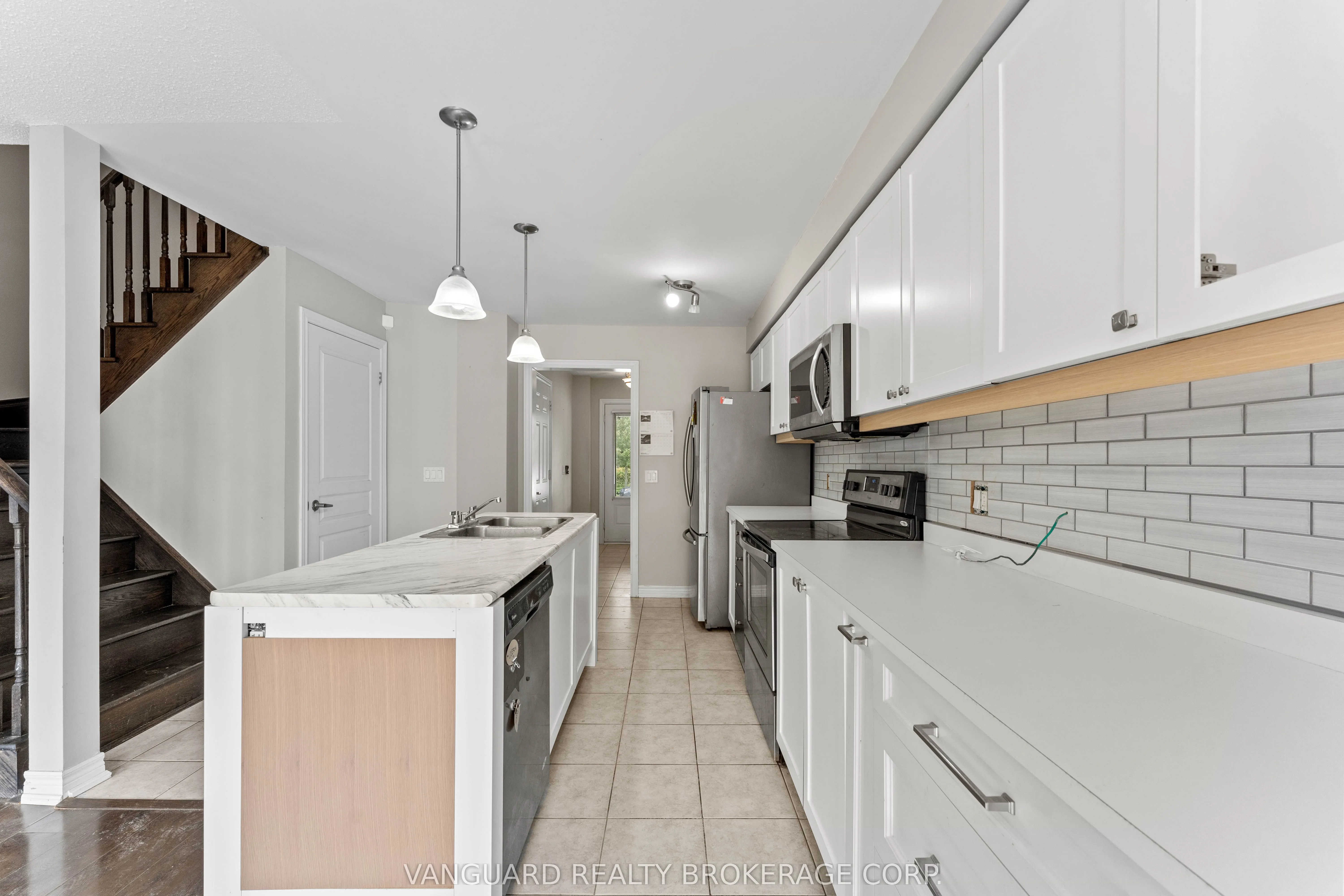 905 Cook Crescent
