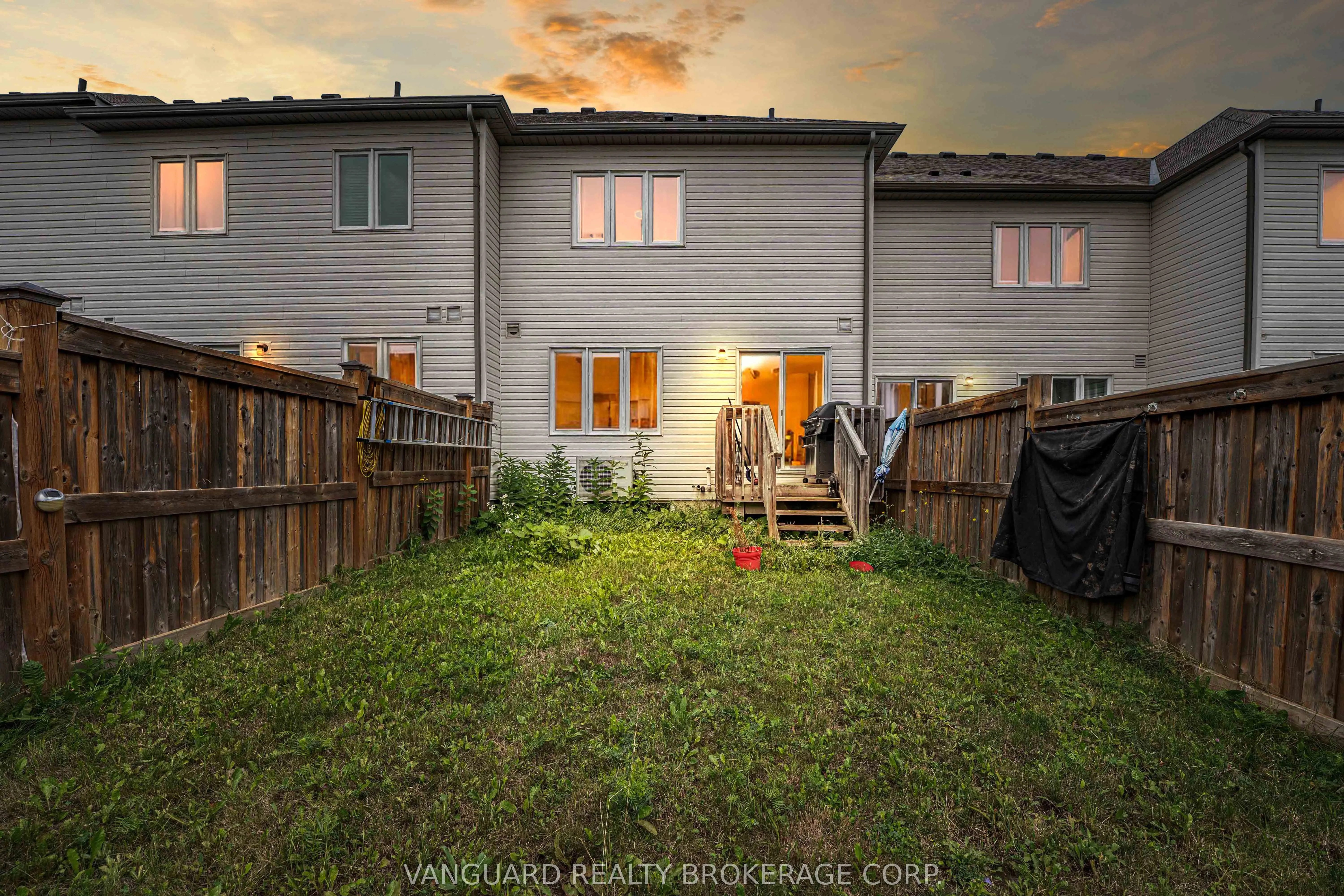 905 Cook Crescent