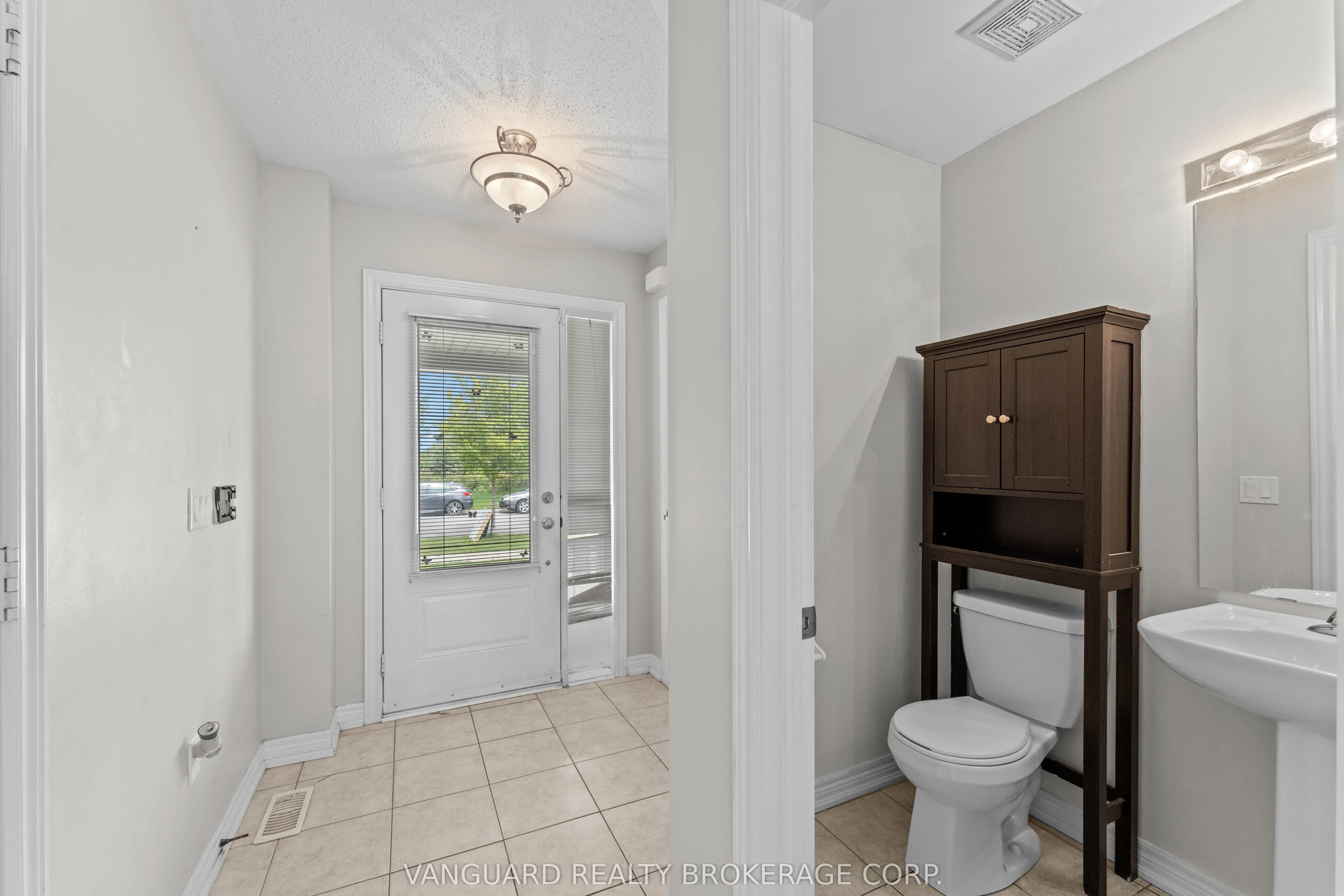 905 Cook Crescent