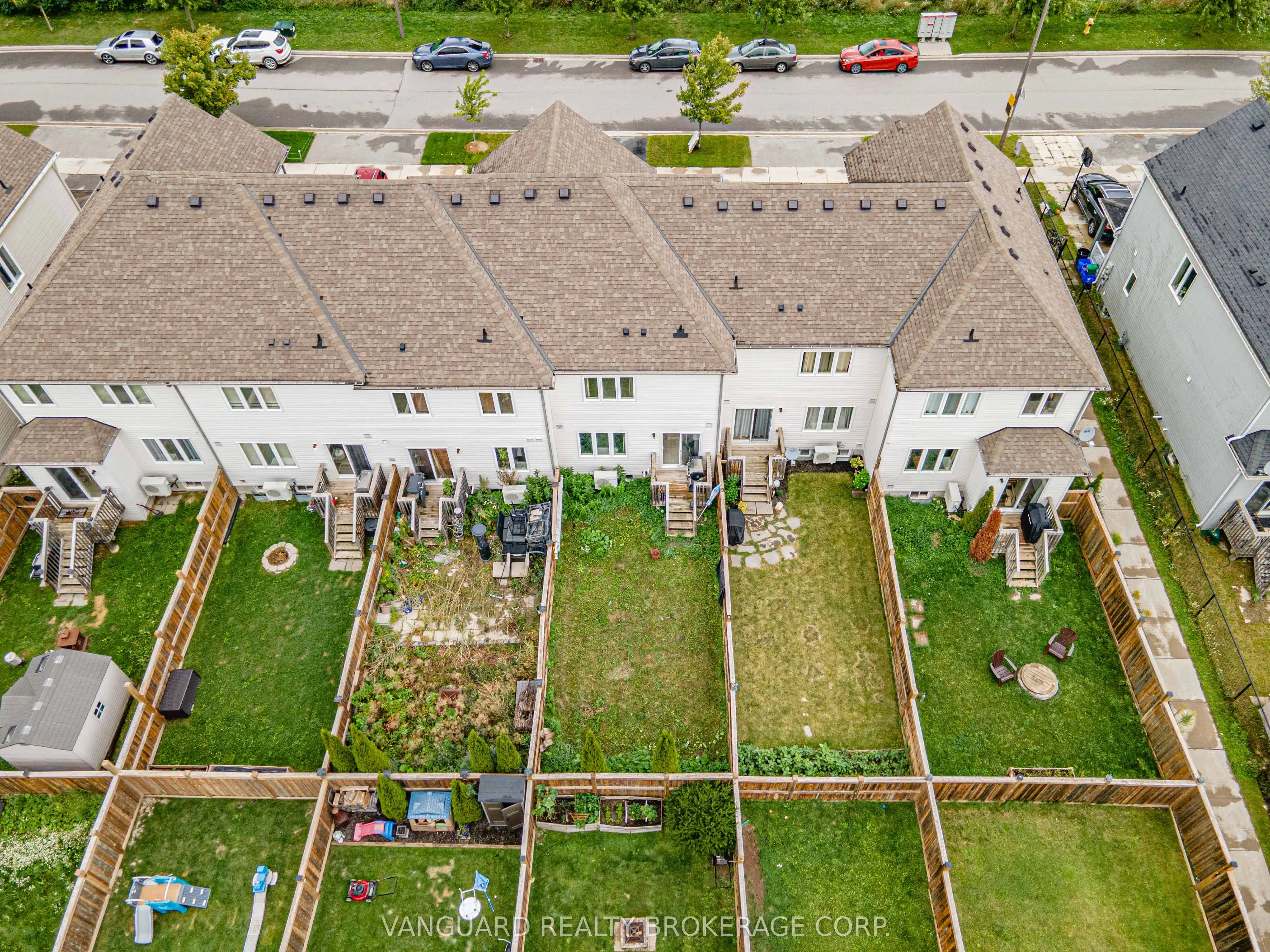 905 Cook Crescent