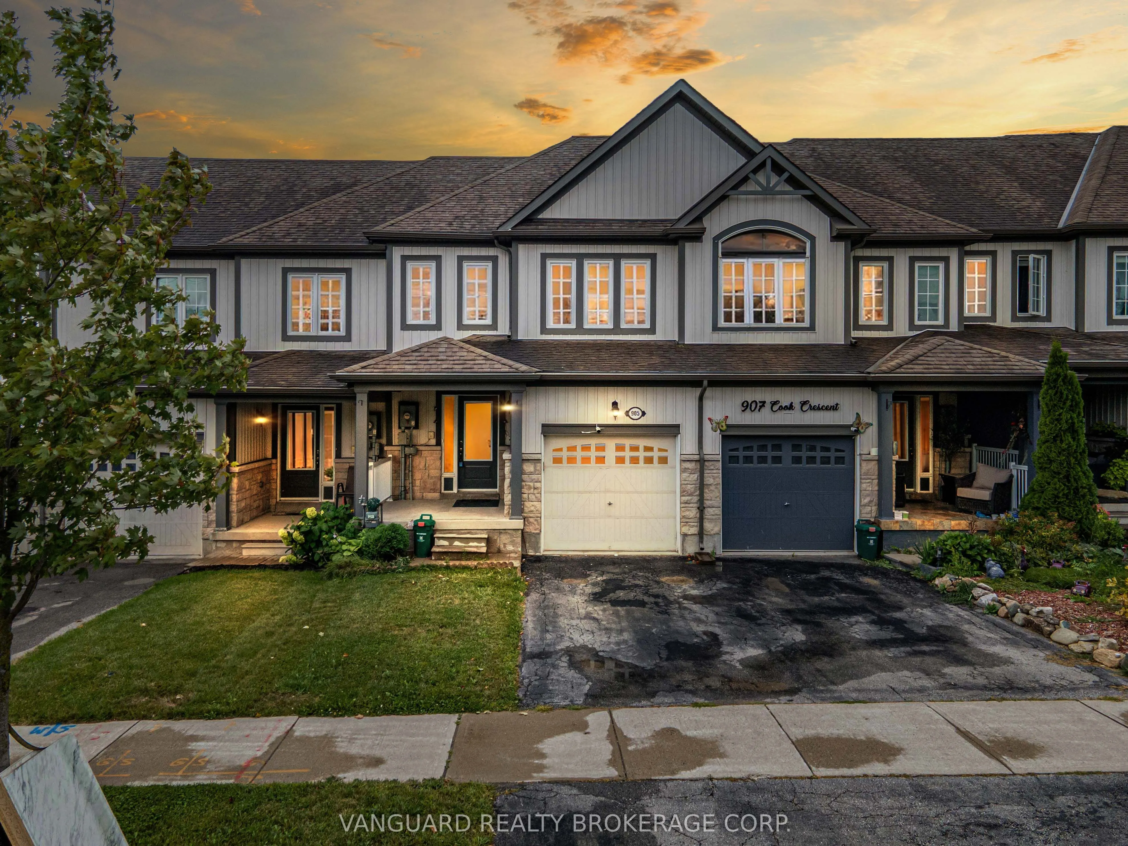 905 Cook Crescent