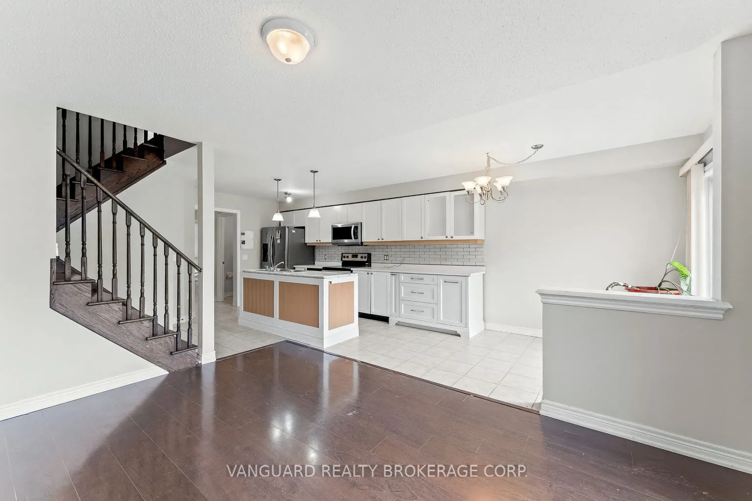 905 Cook Crescent