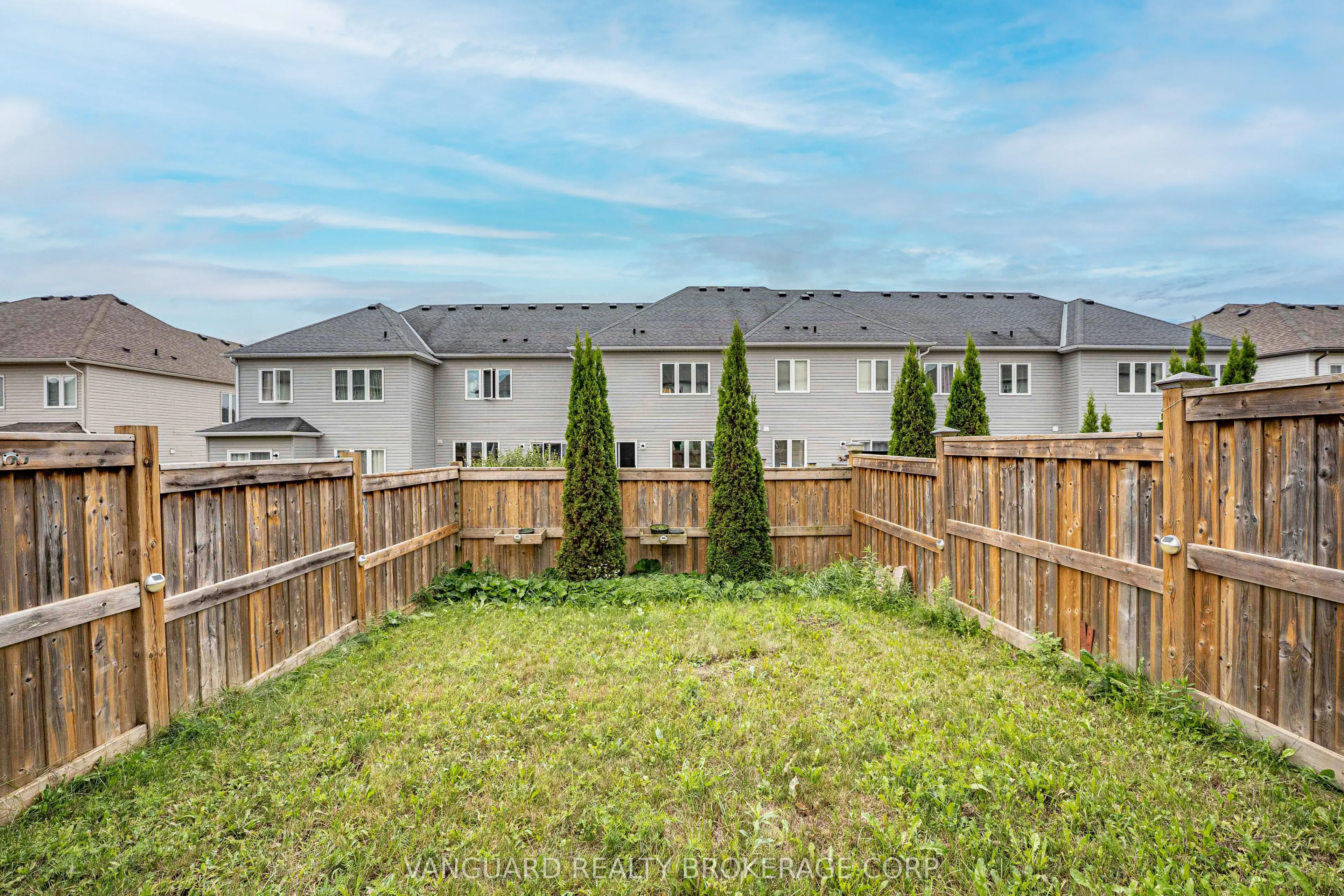 905 Cook Crescent