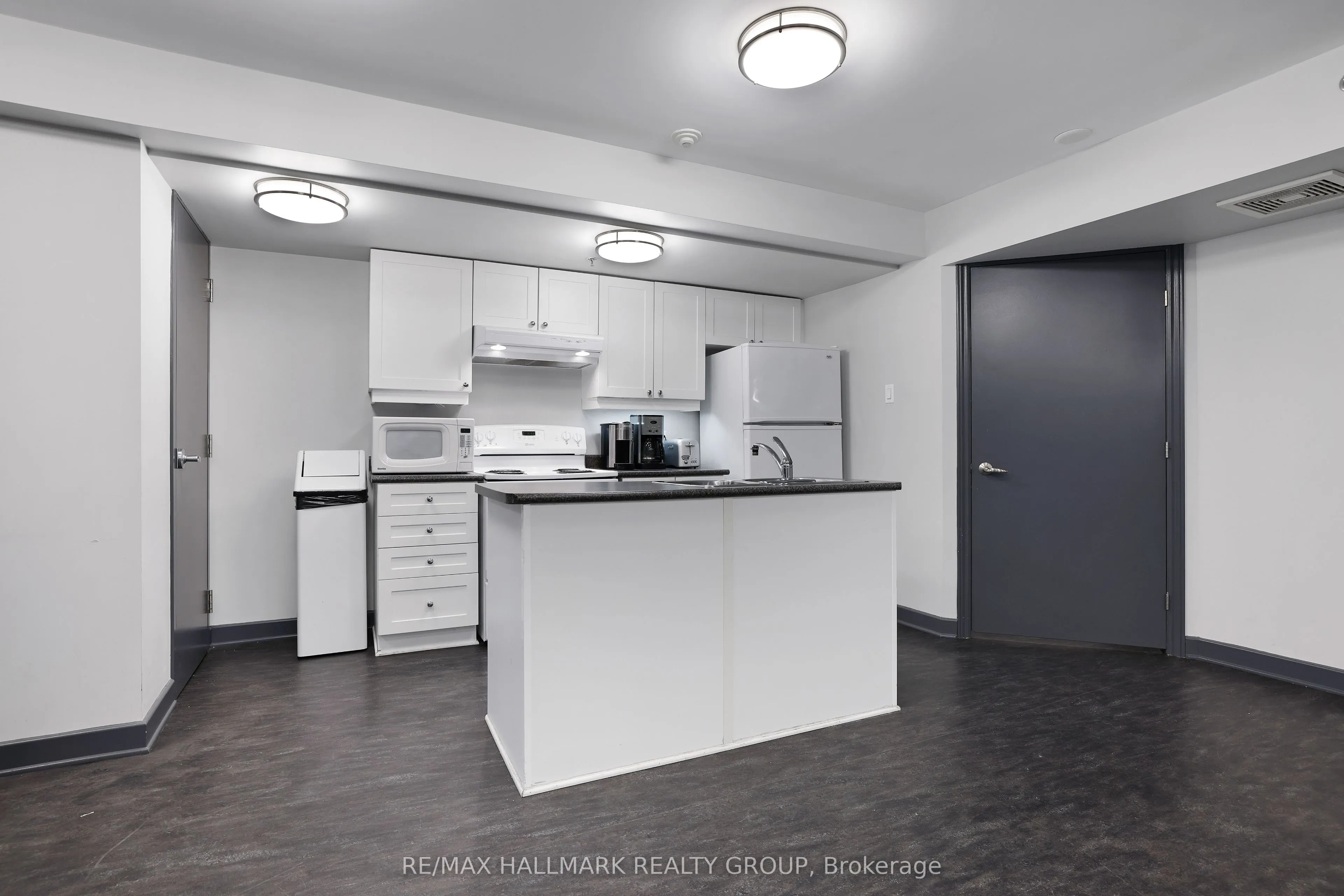 445 Laurier Avenue W, #405