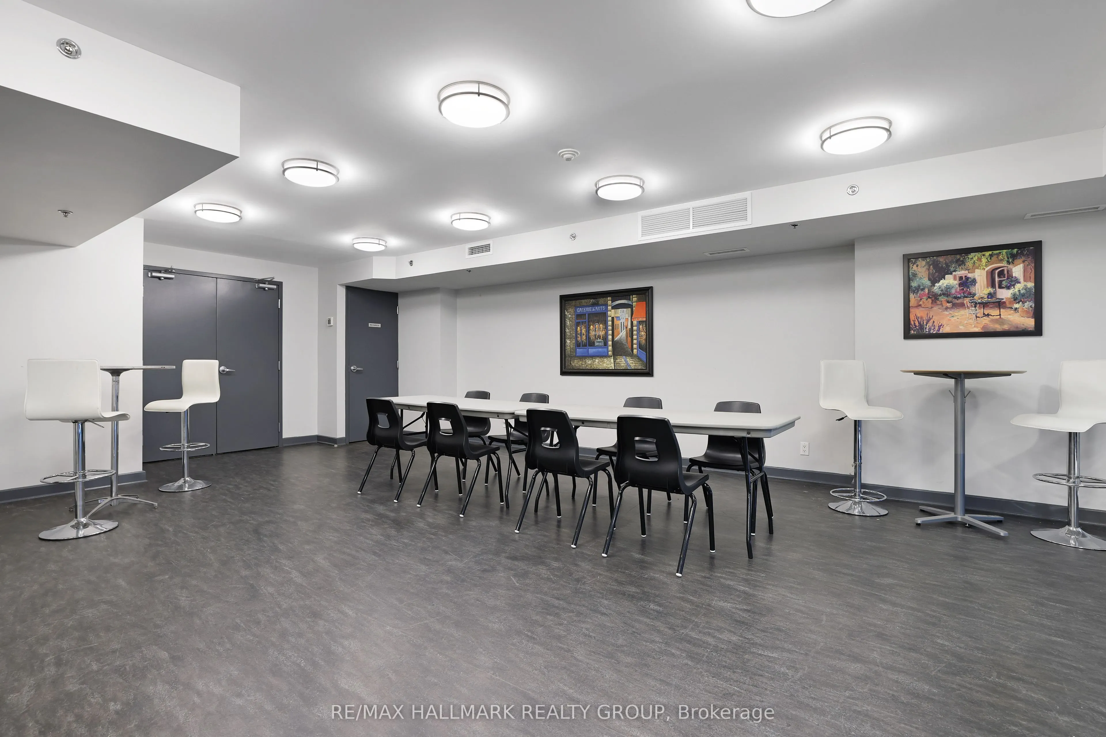 445 Laurier Avenue W, #405