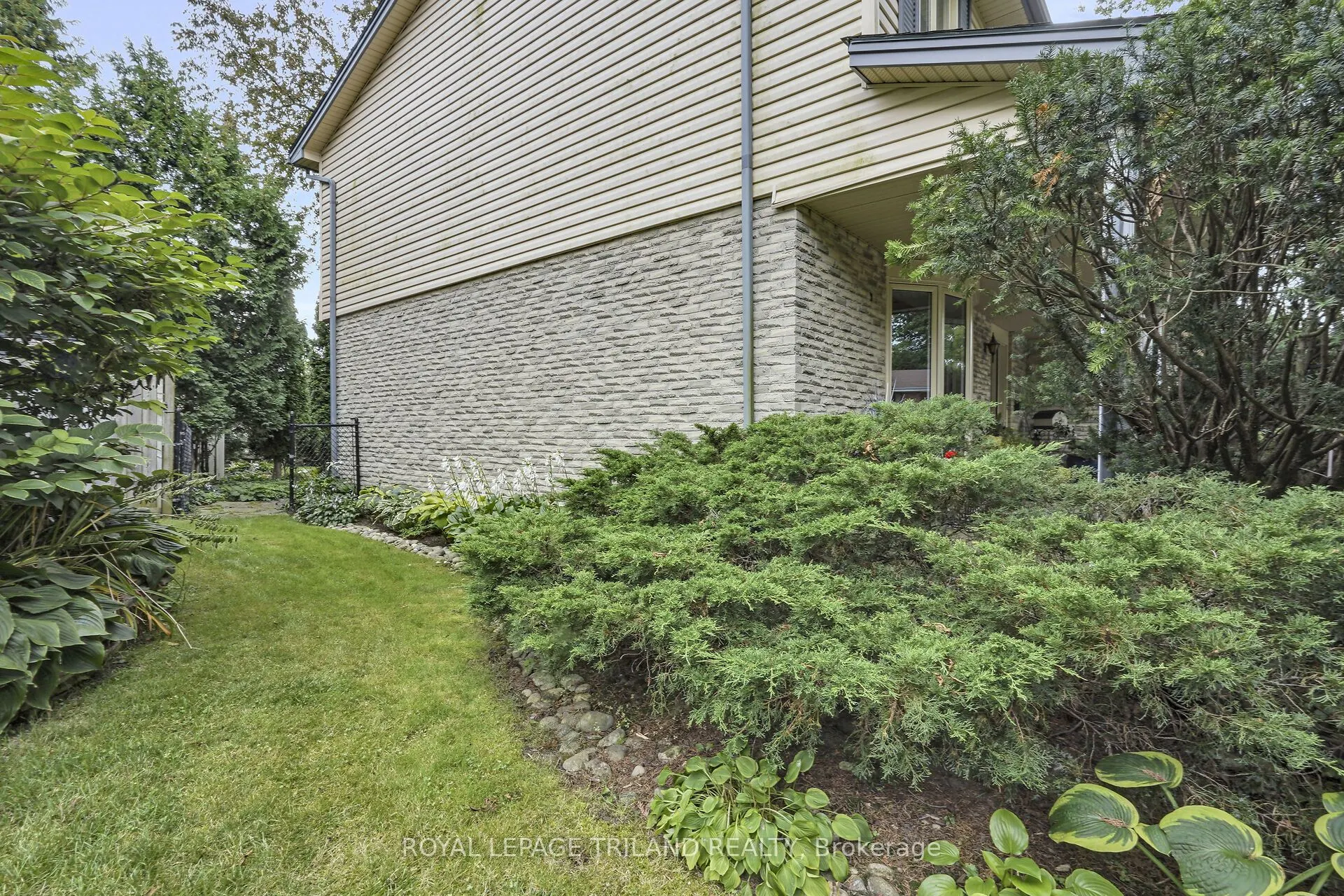 12 Kinnear Crescent