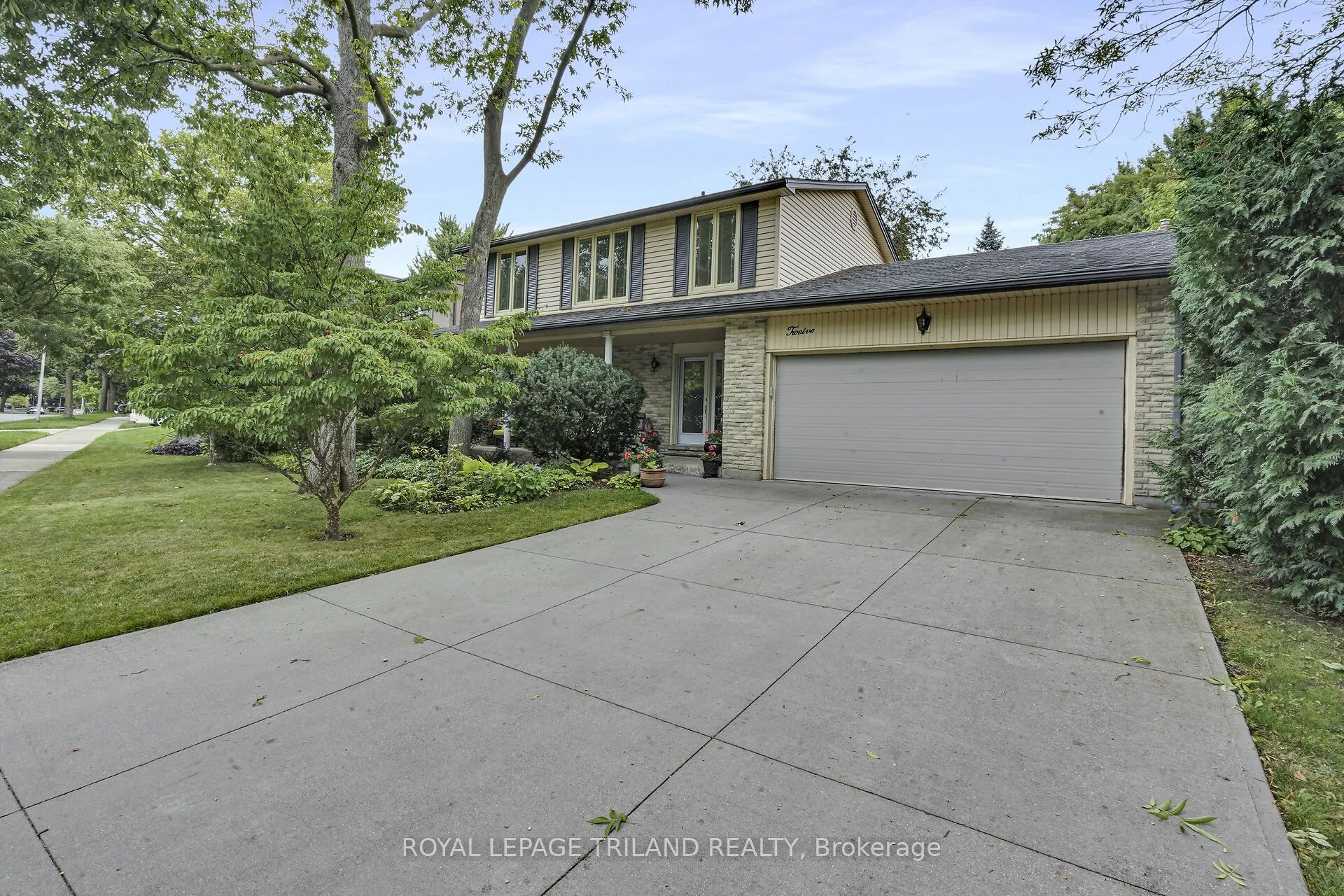 12 Kinnear Crescent