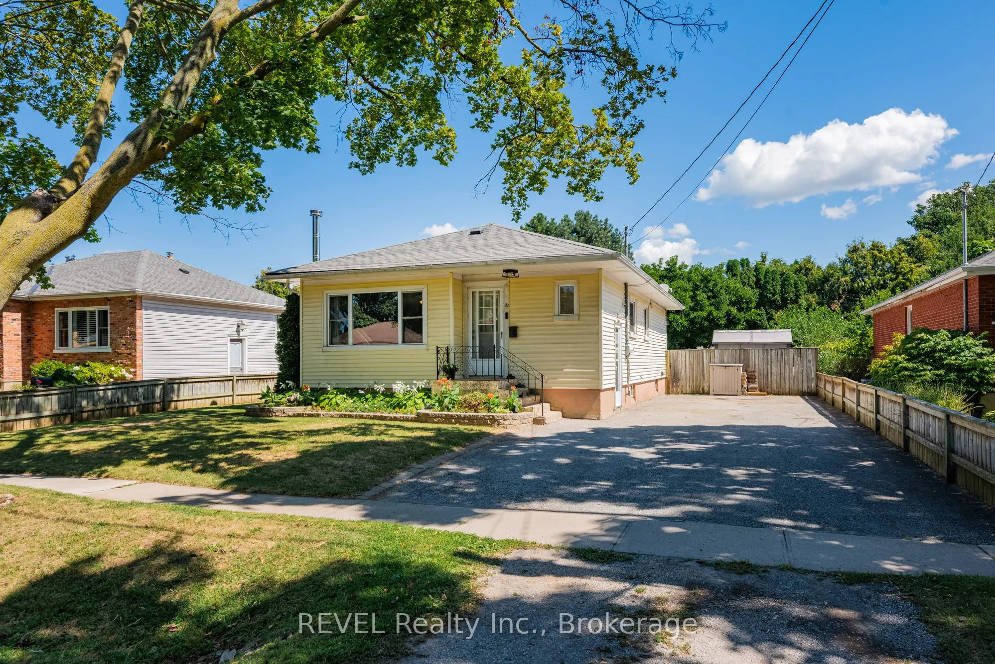 42 Dunkeld Avenue