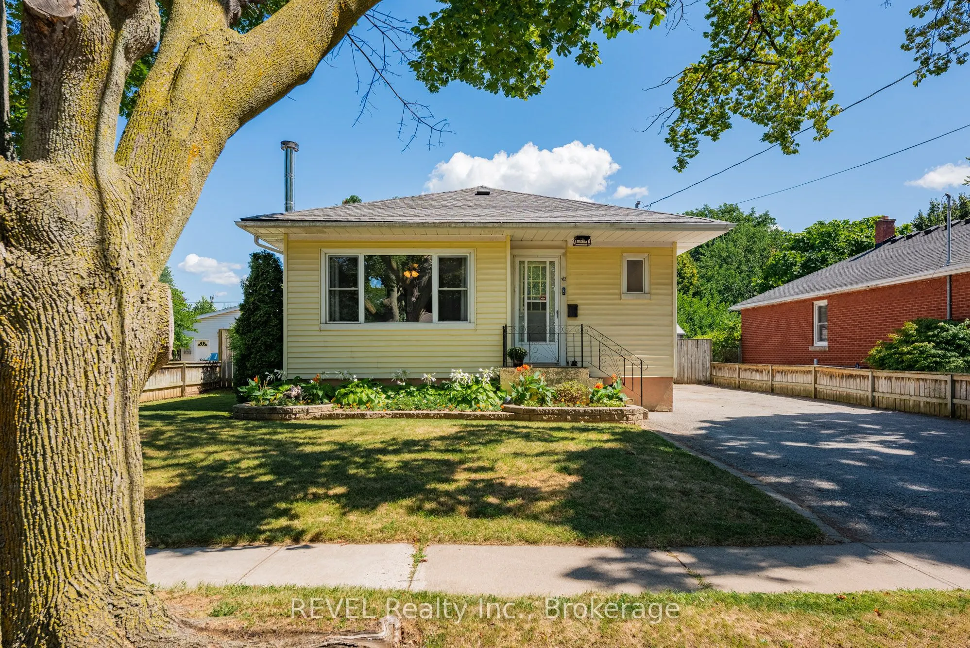 42 Dunkeld Avenue