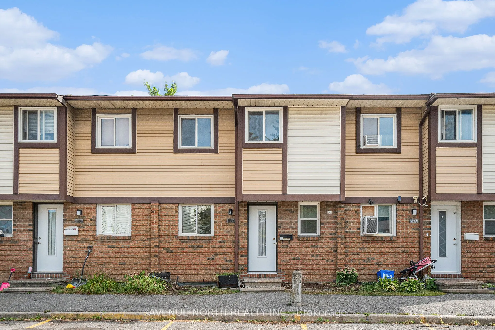 1747 Dondale St, Street, #49