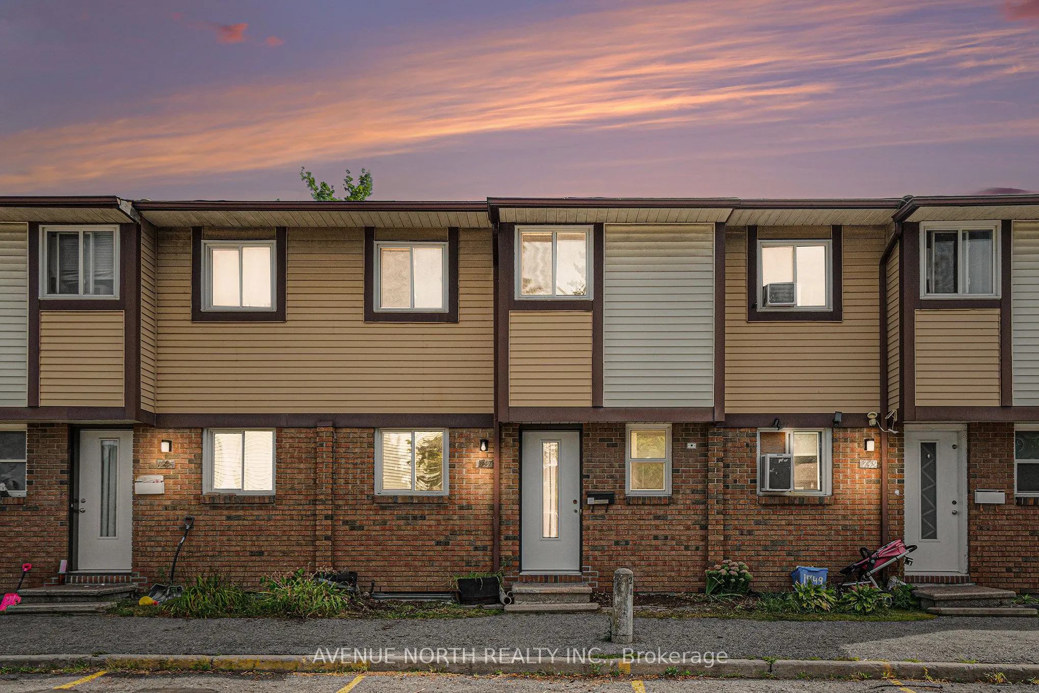 1747 Dondale St, Street, #49
