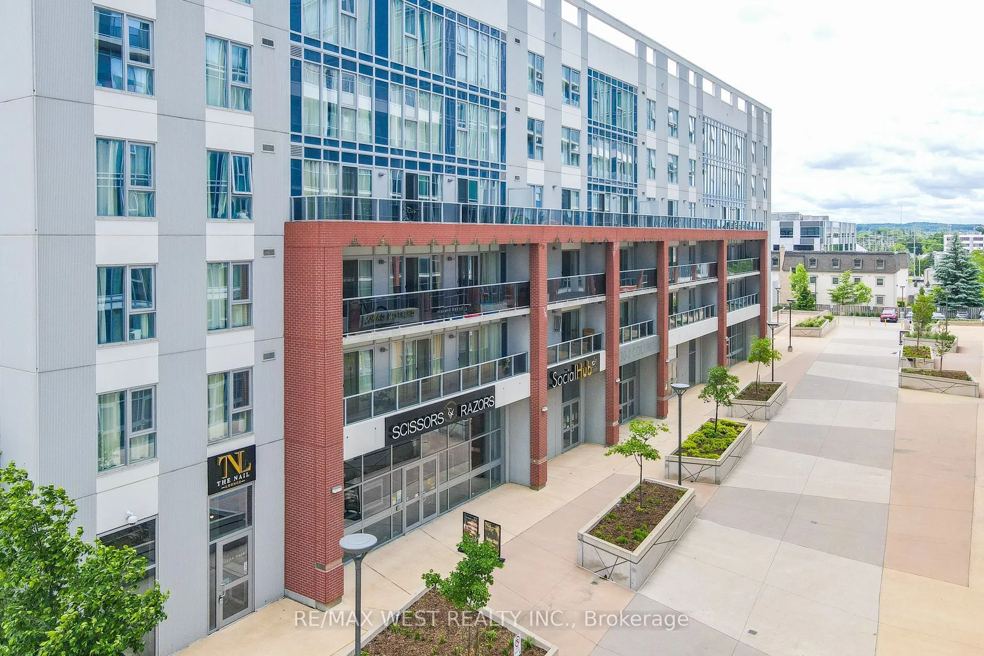 130 Columbia St W Street, #211-213