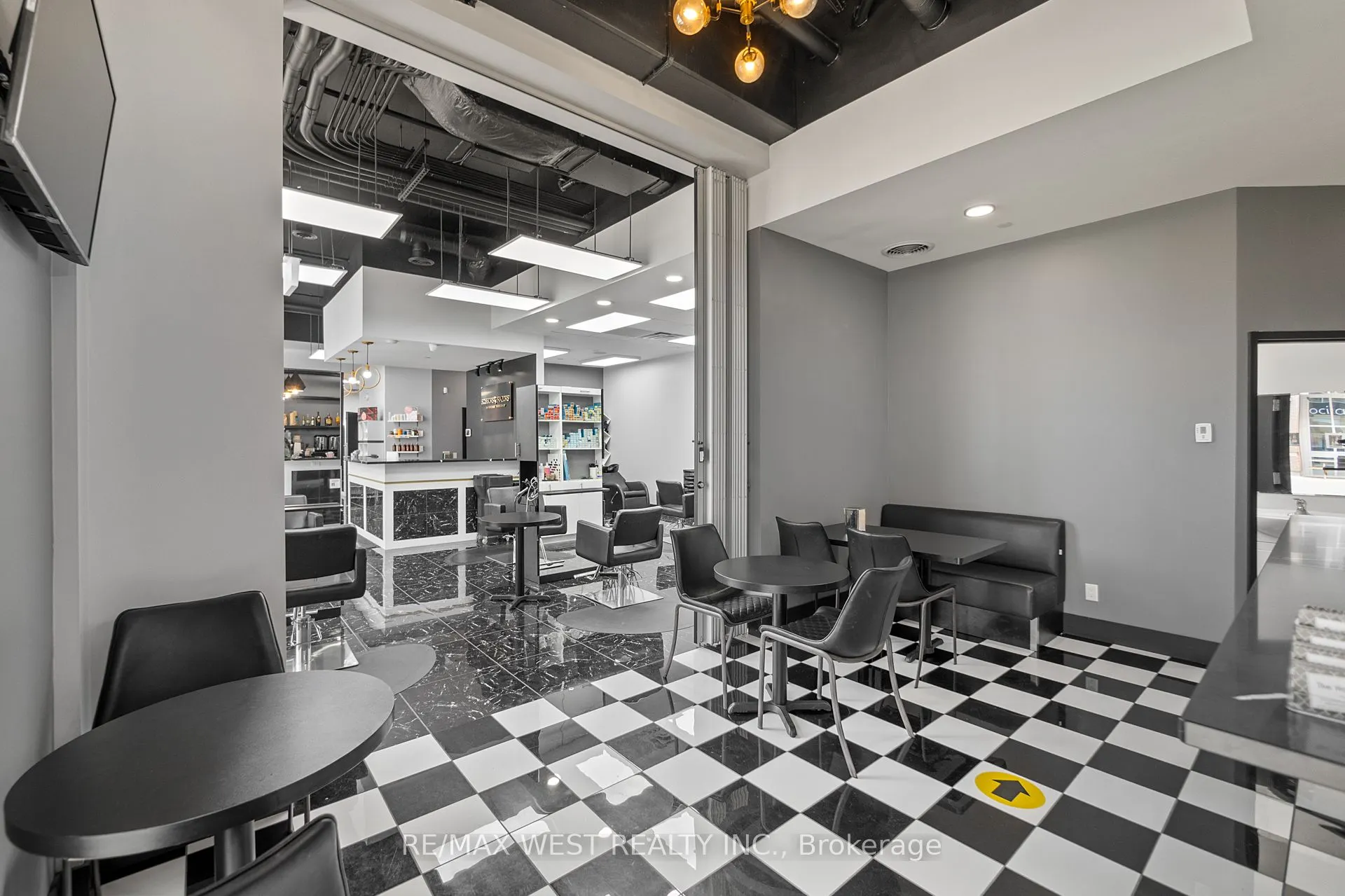 130 Columbia St W Street, #211-213