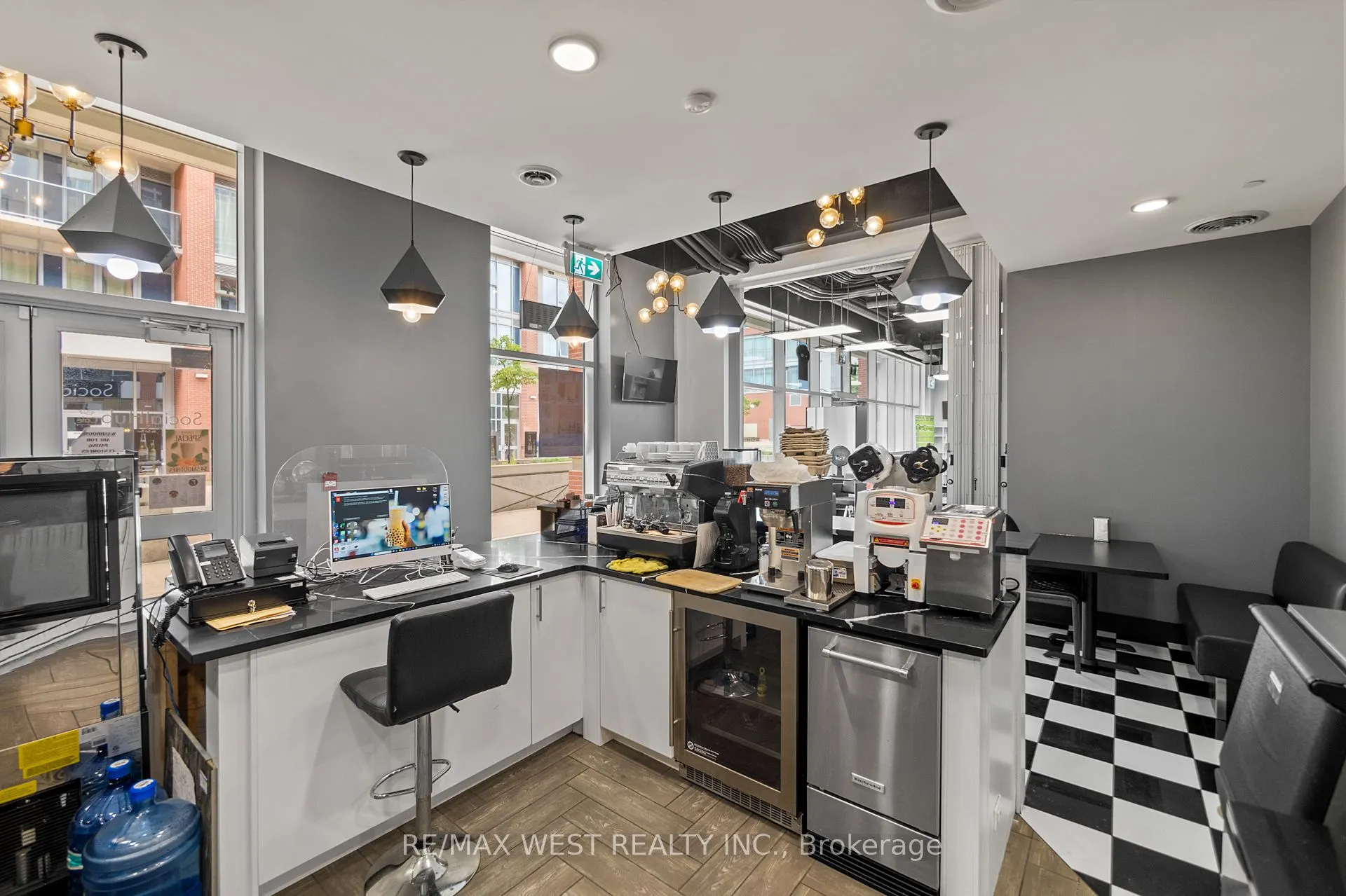 130 Columbia St W Street, #211-213
