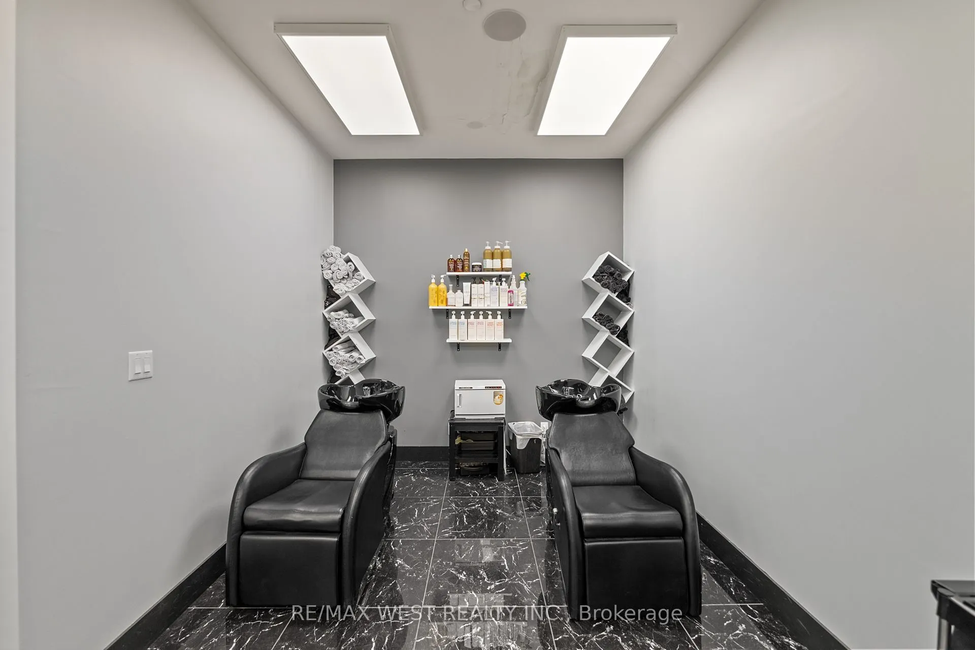130 Columbia St W Street, #211-213