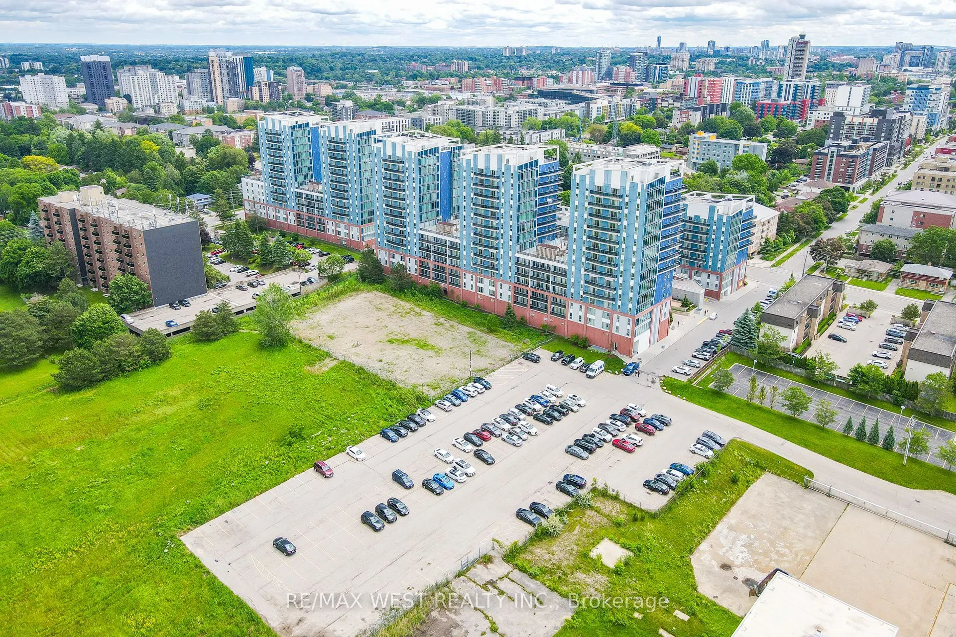 130 Columbia St W Street, #211-213