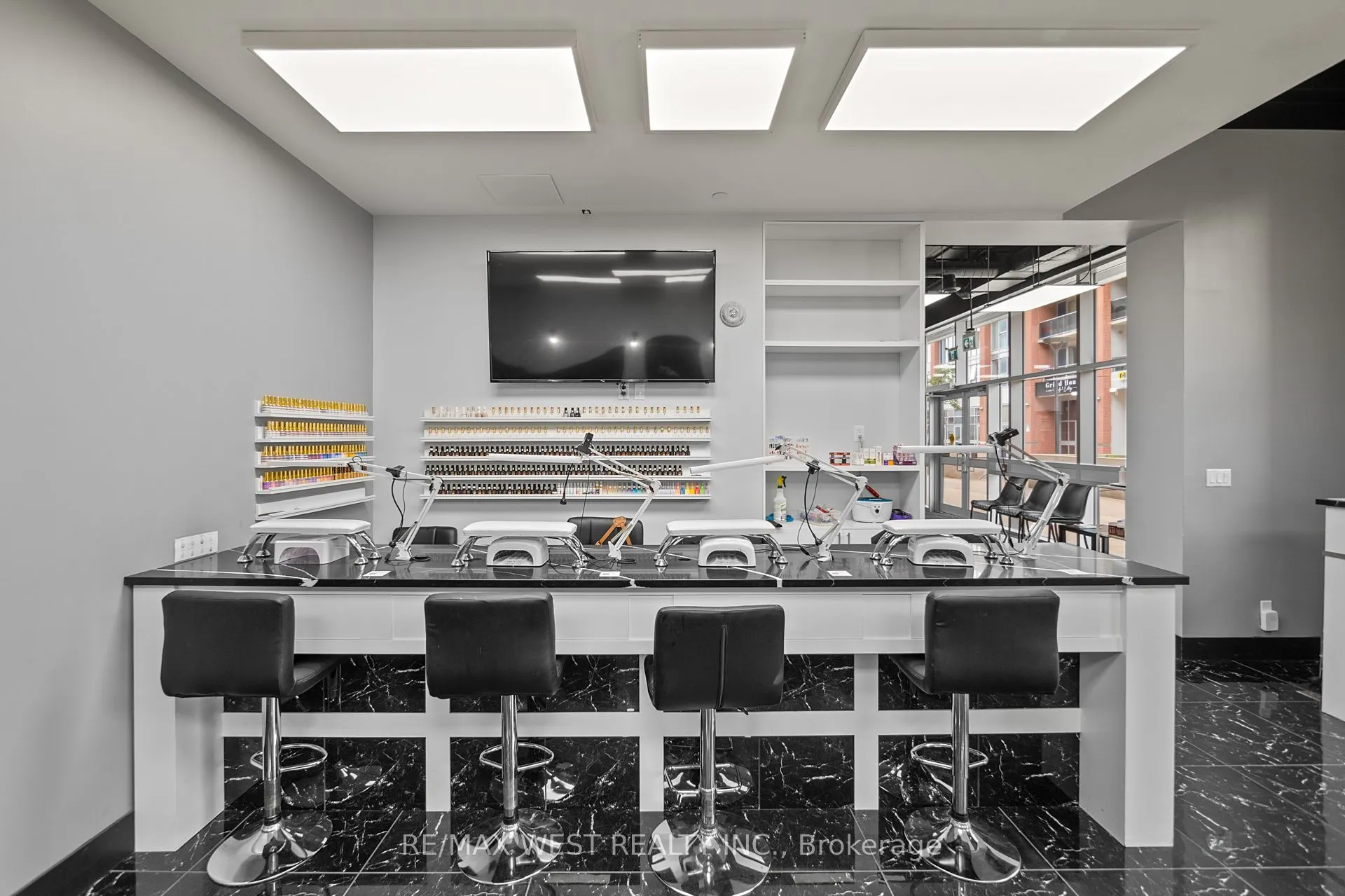 130 Columbia St W Street, #211-213