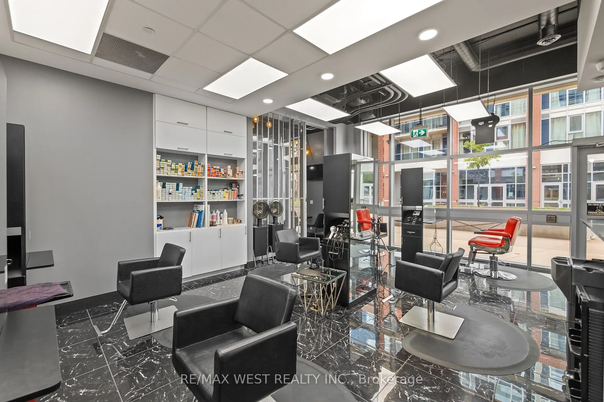 130 Columbia St W Street, #211-213