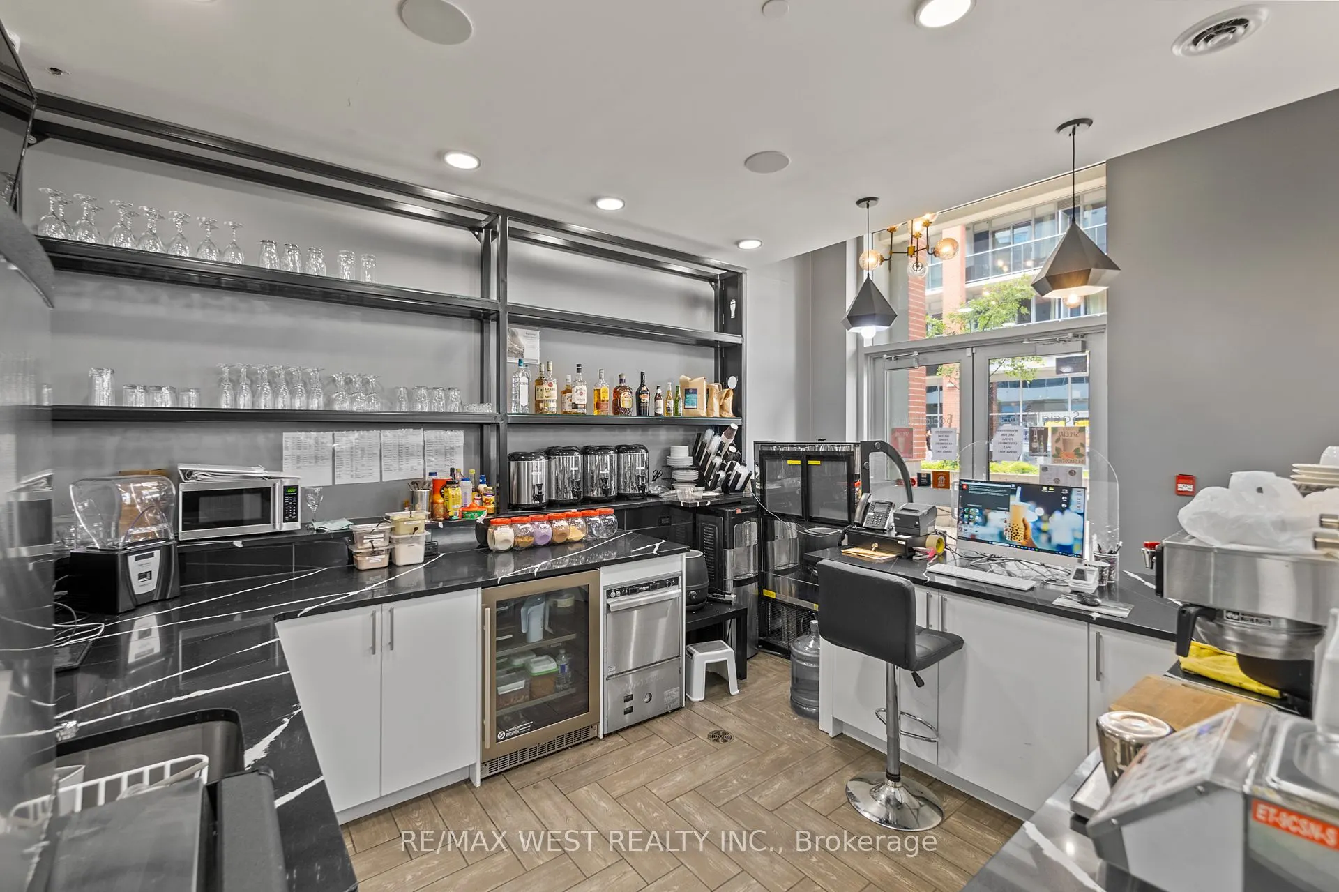 130 Columbia St W Street, #211-213