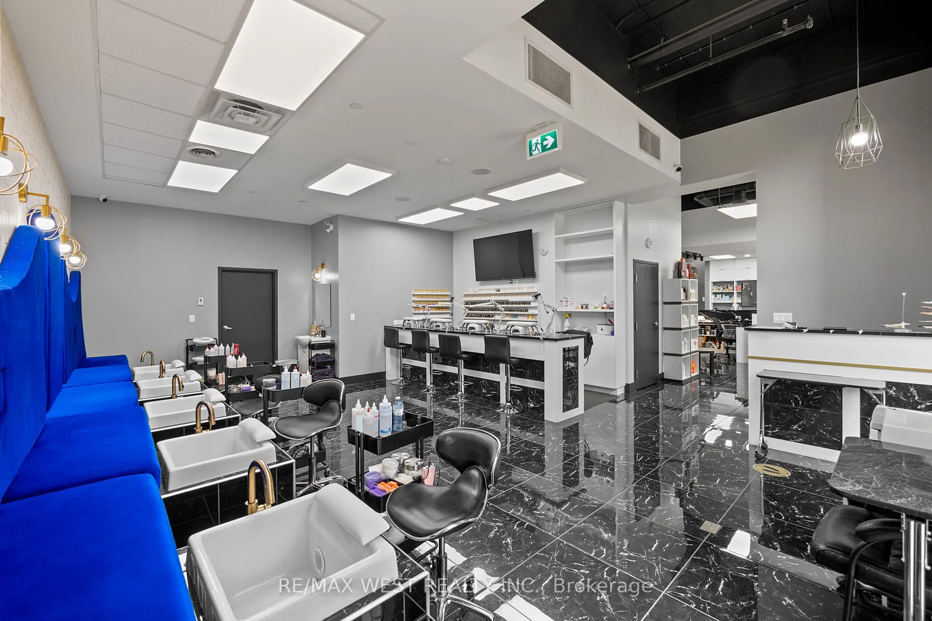 130 Columbia St W Street, #211-213