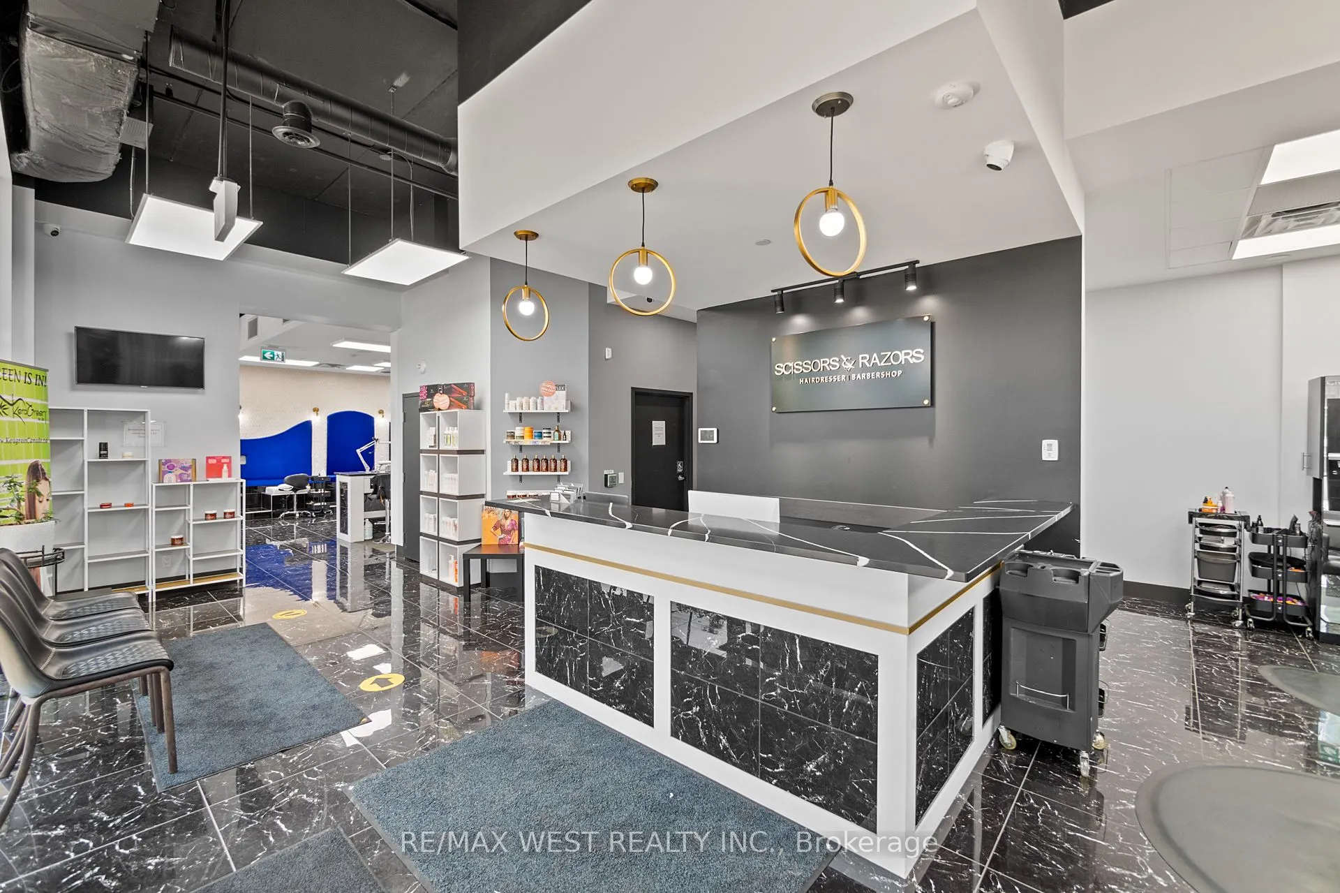 130 Columbia St W Street, #211-213