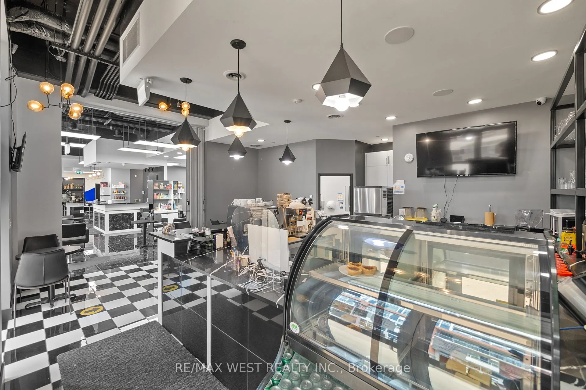 130 Columbia St W Street, #211-213