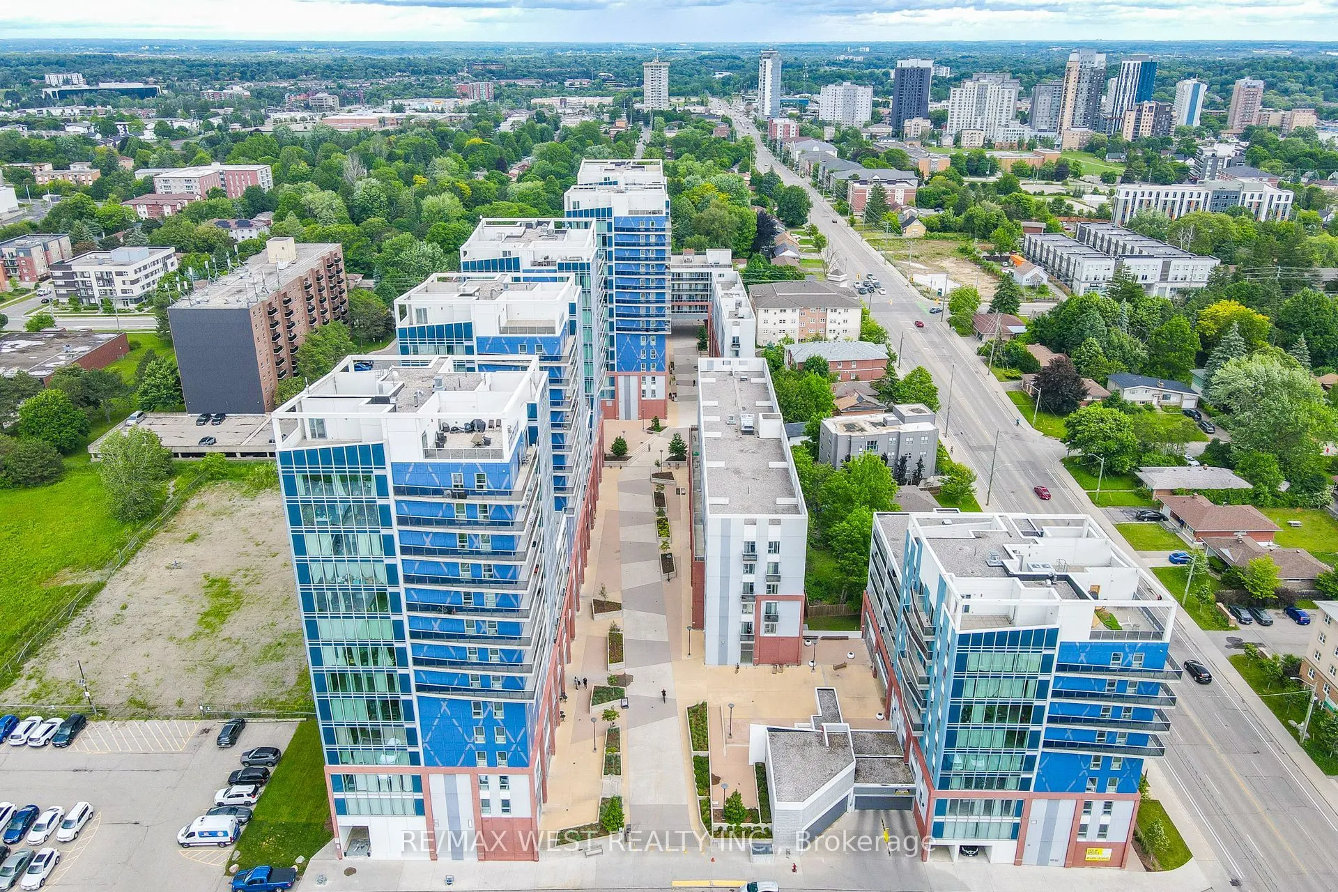 130 Columbia St W Street, #211-213