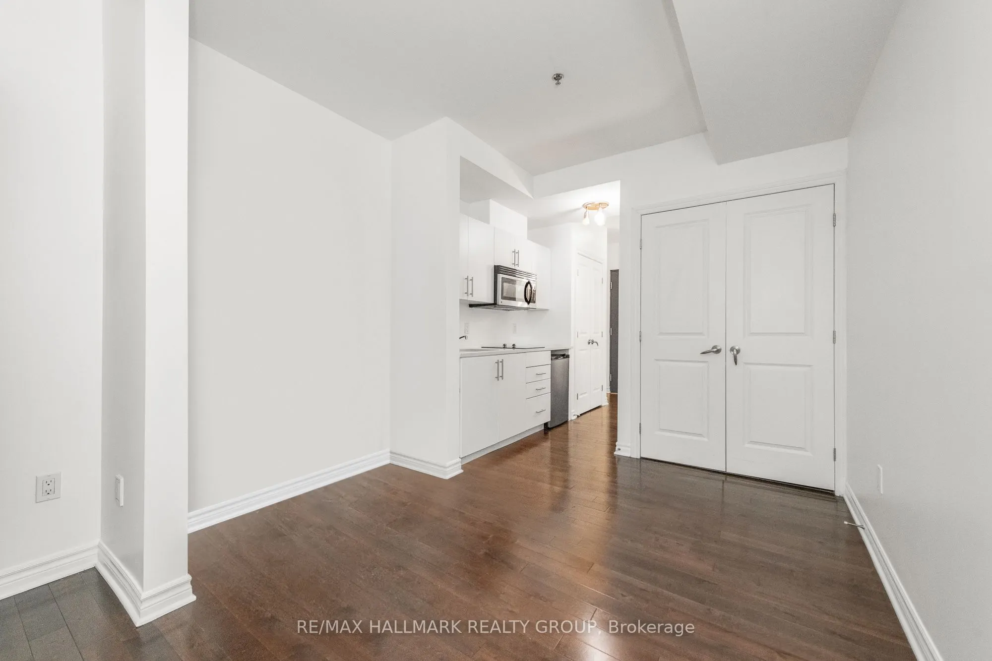 429 Kent Street, #103