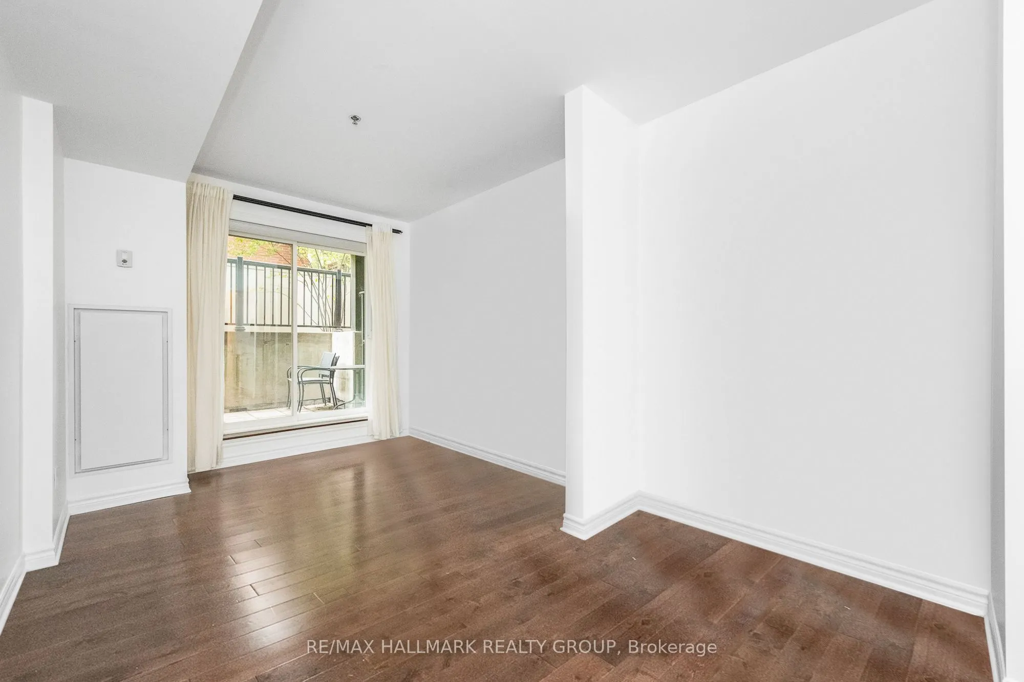 429 Kent Street, #103