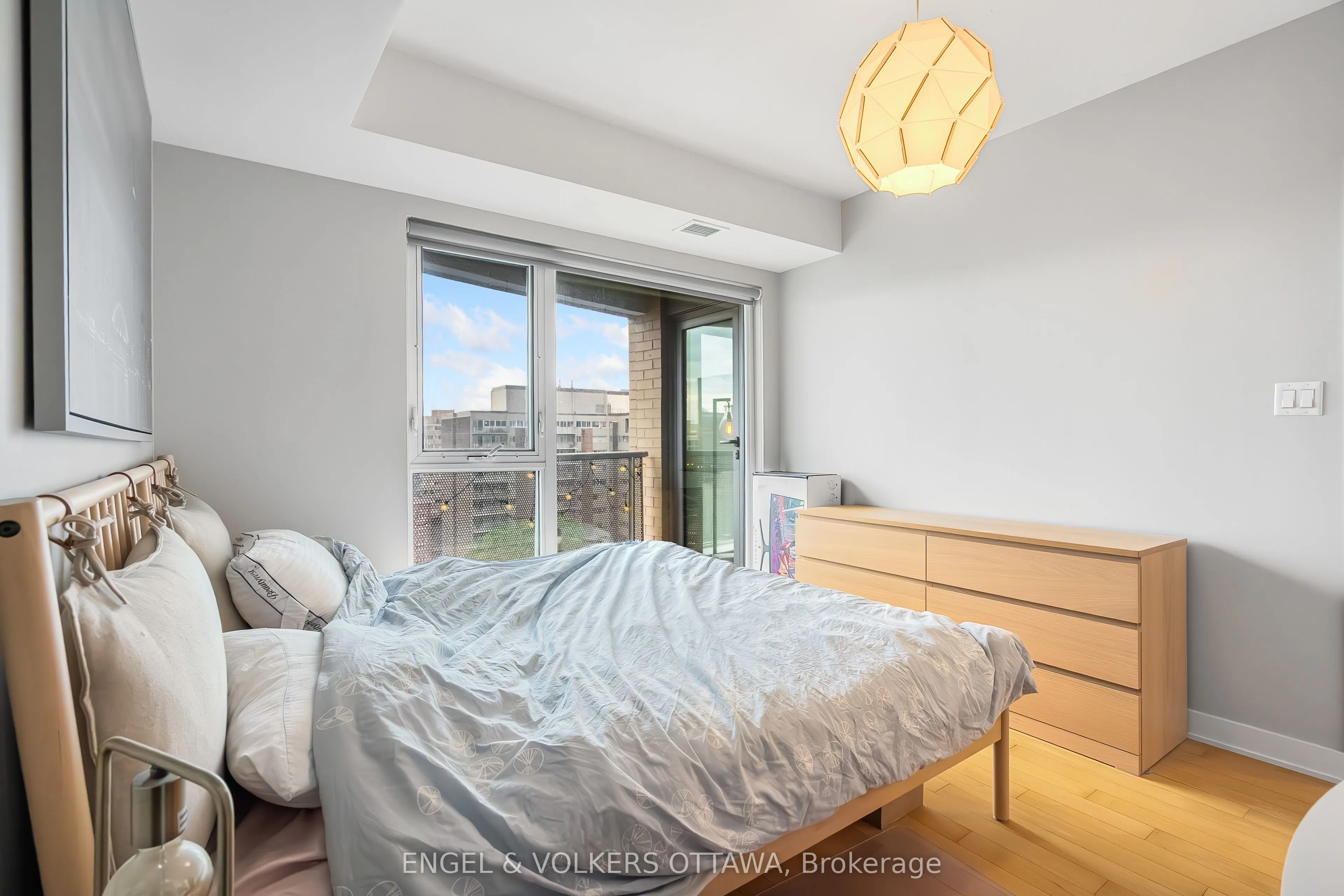 40 Nepean Street, #907
