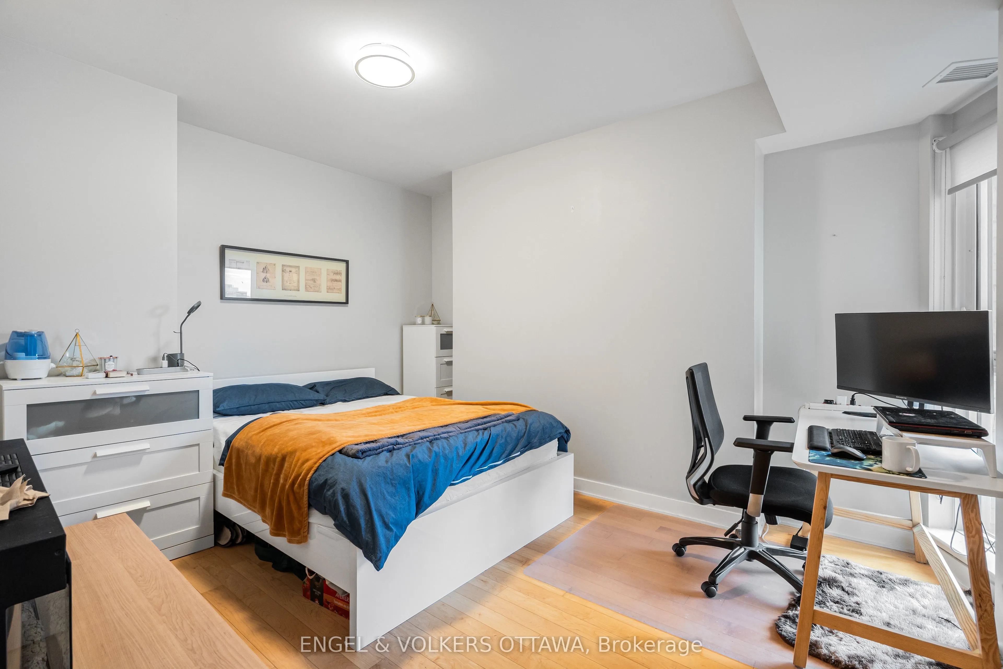 40 Nepean Street, #907