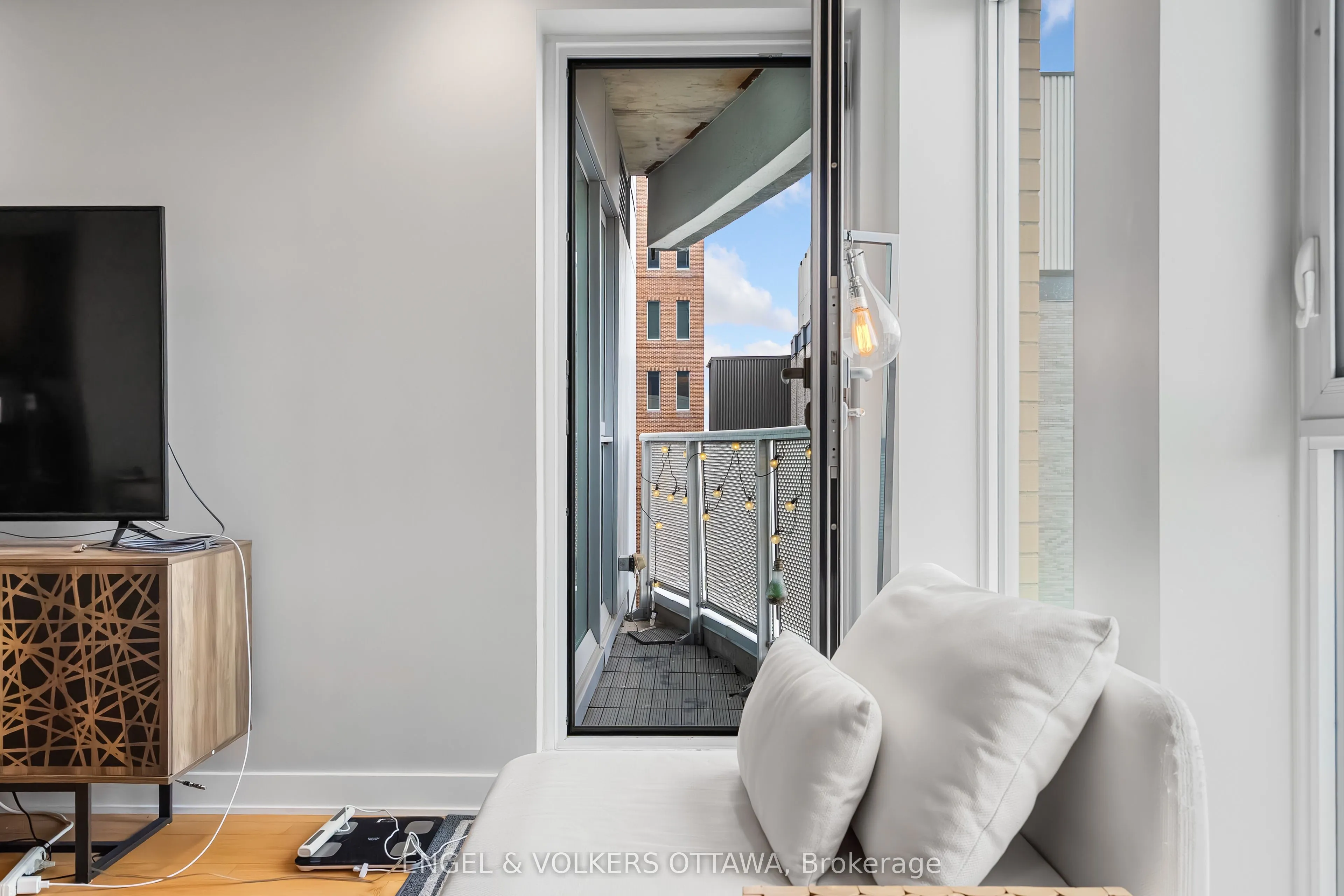 40 Nepean Street, #907