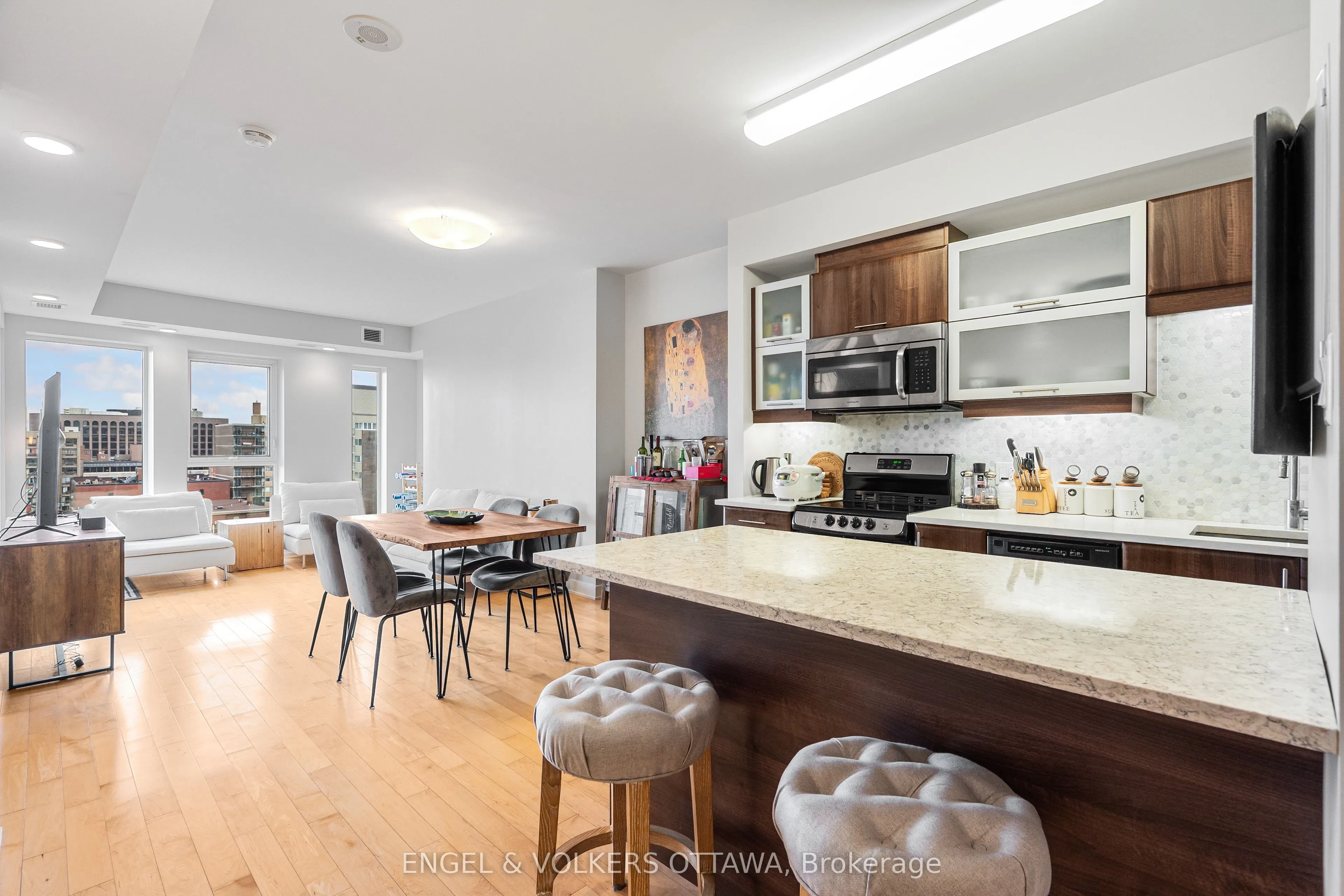 40 Nepean Street, #907