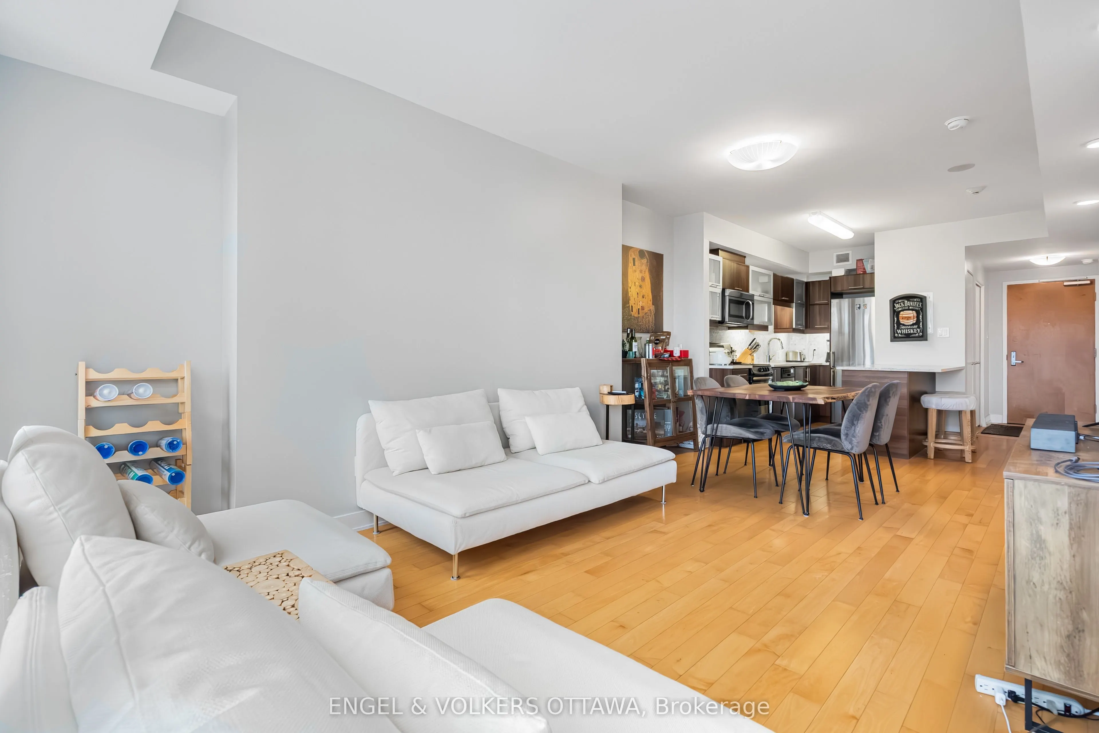 40 Nepean Street, #907