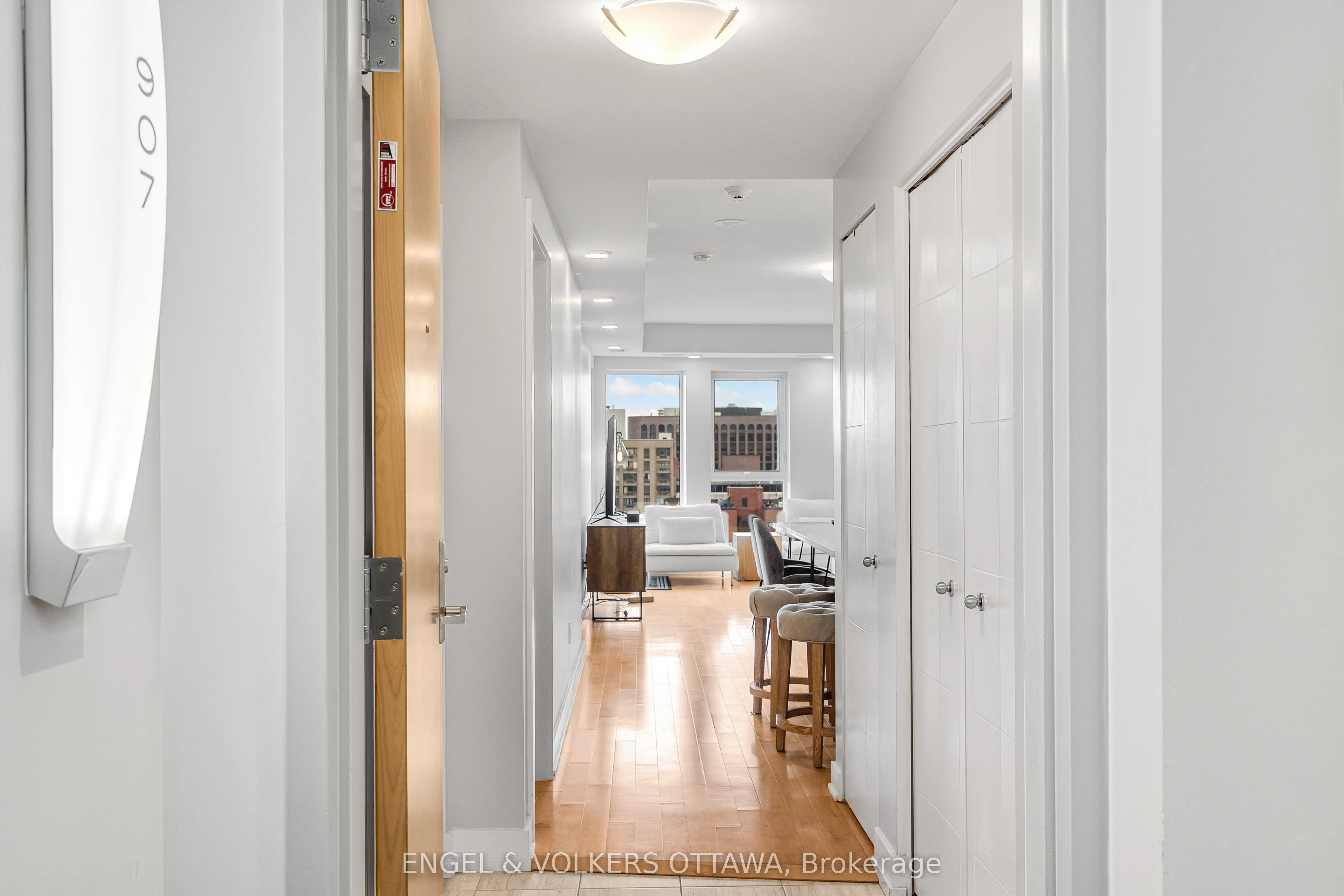 40 Nepean Street, #907